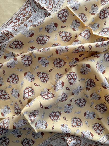 Sciarpa/foulard in seta giallo crema paisley