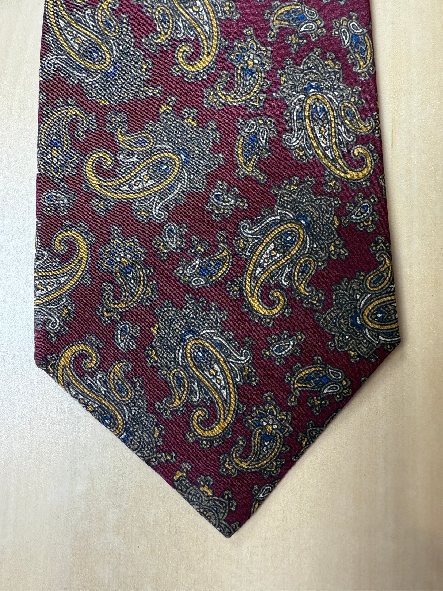 Cravatta in crêpe paisley bordeaux