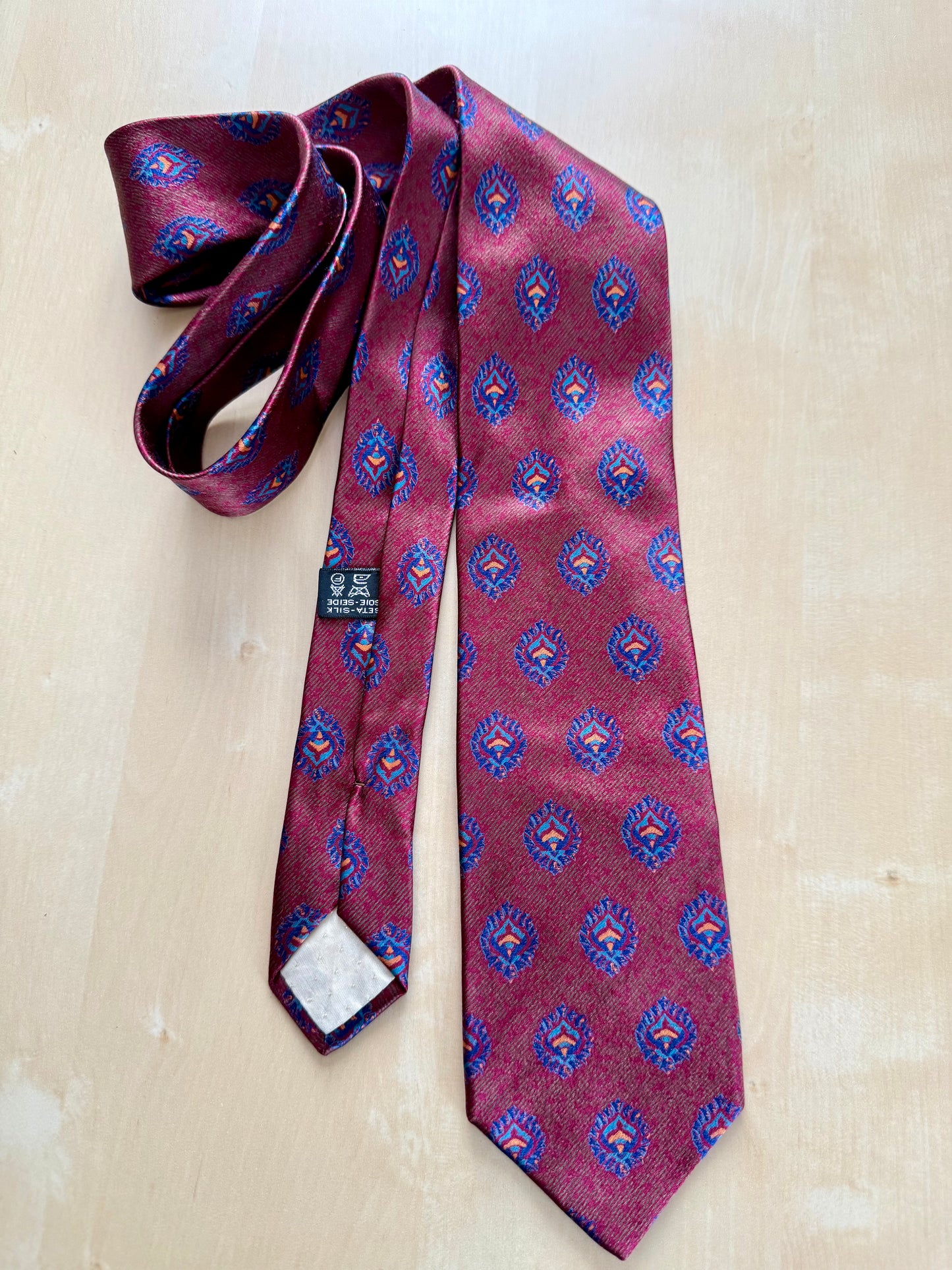 Cravatta Gianfranco Ferré rossa fantasia blu