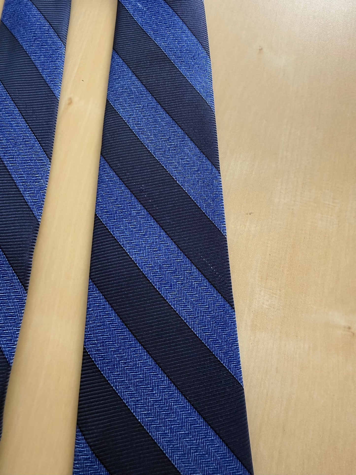 Cravatta Kiton 7 pieghe righe blu e navy