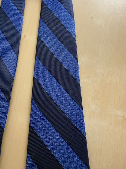Cravatta Kiton 7 pieghe righe blu e navy