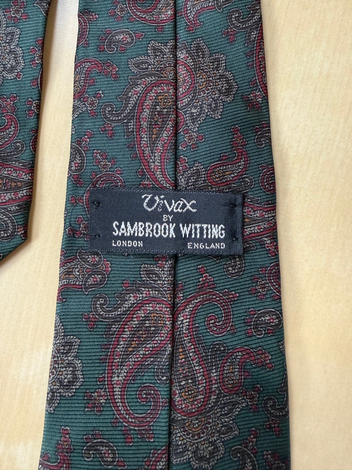 Cravatta Vivax made in England paisley verde