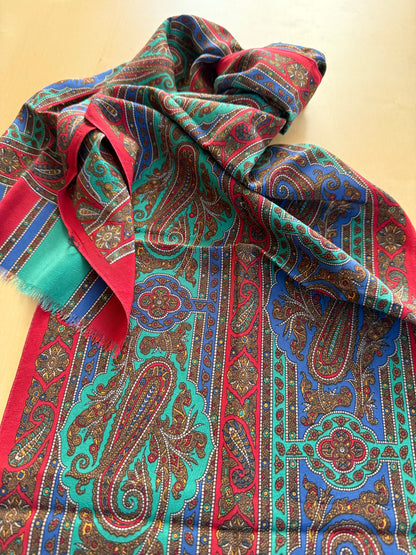 Sciarpa in seta paisley verde rossa e blu