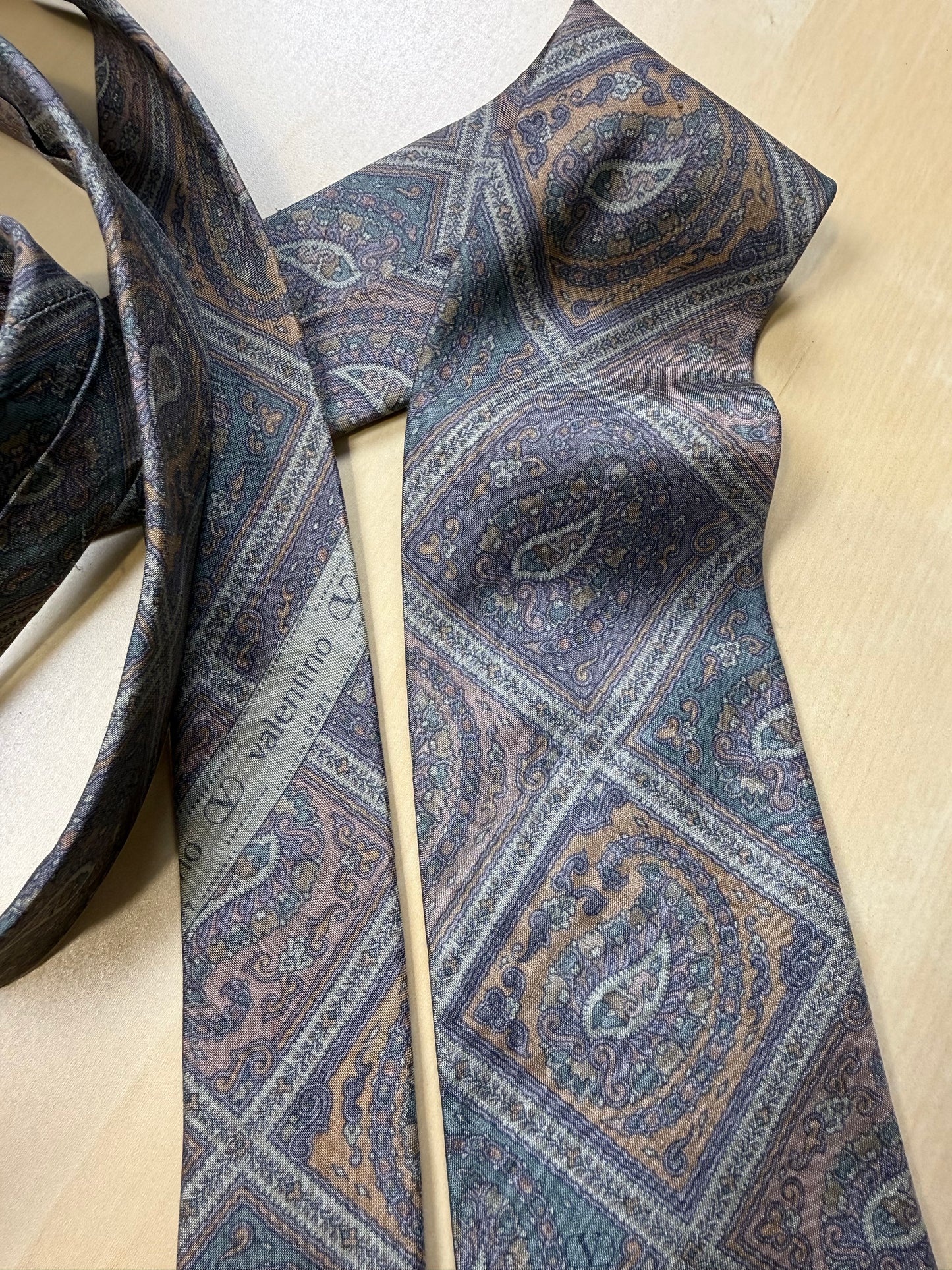 Cravatta Valentino shantung paisley geometrico lilla