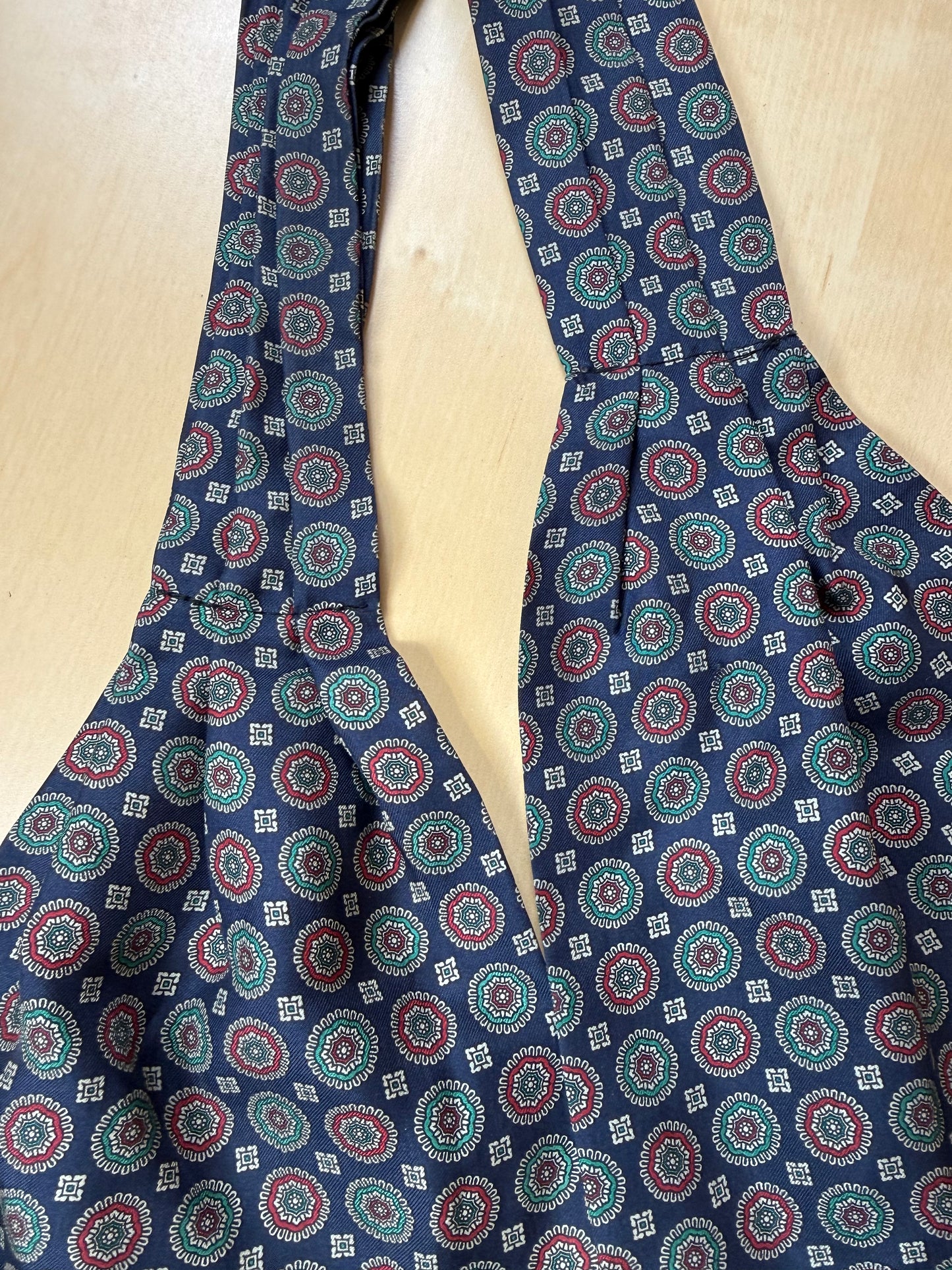 Ascot blu medaglioni