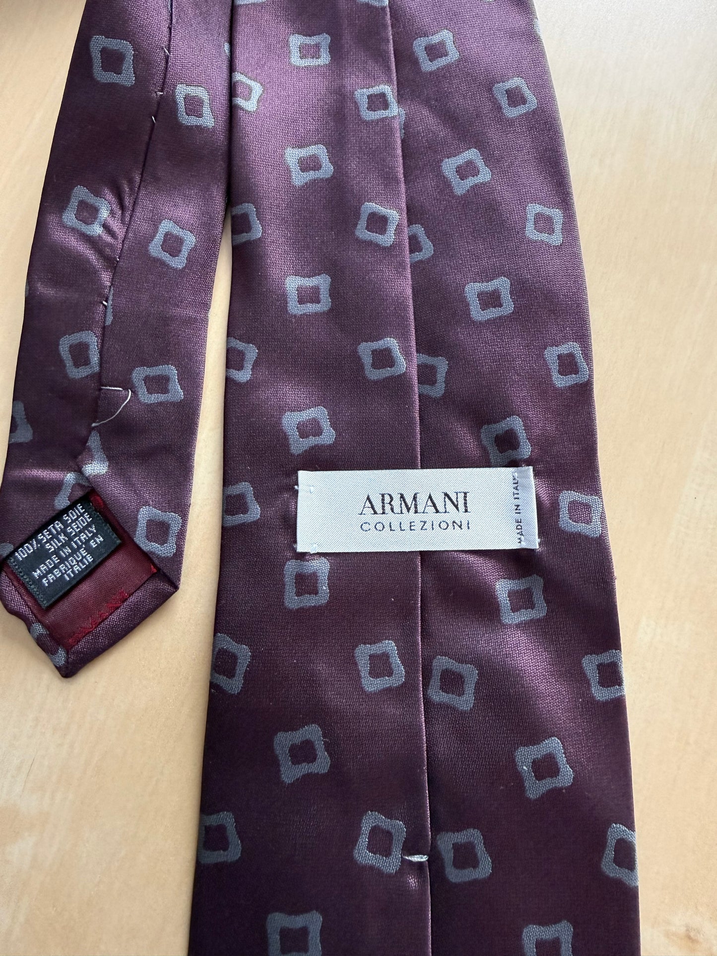 Cravatta Armani bordeaux con riquadri
