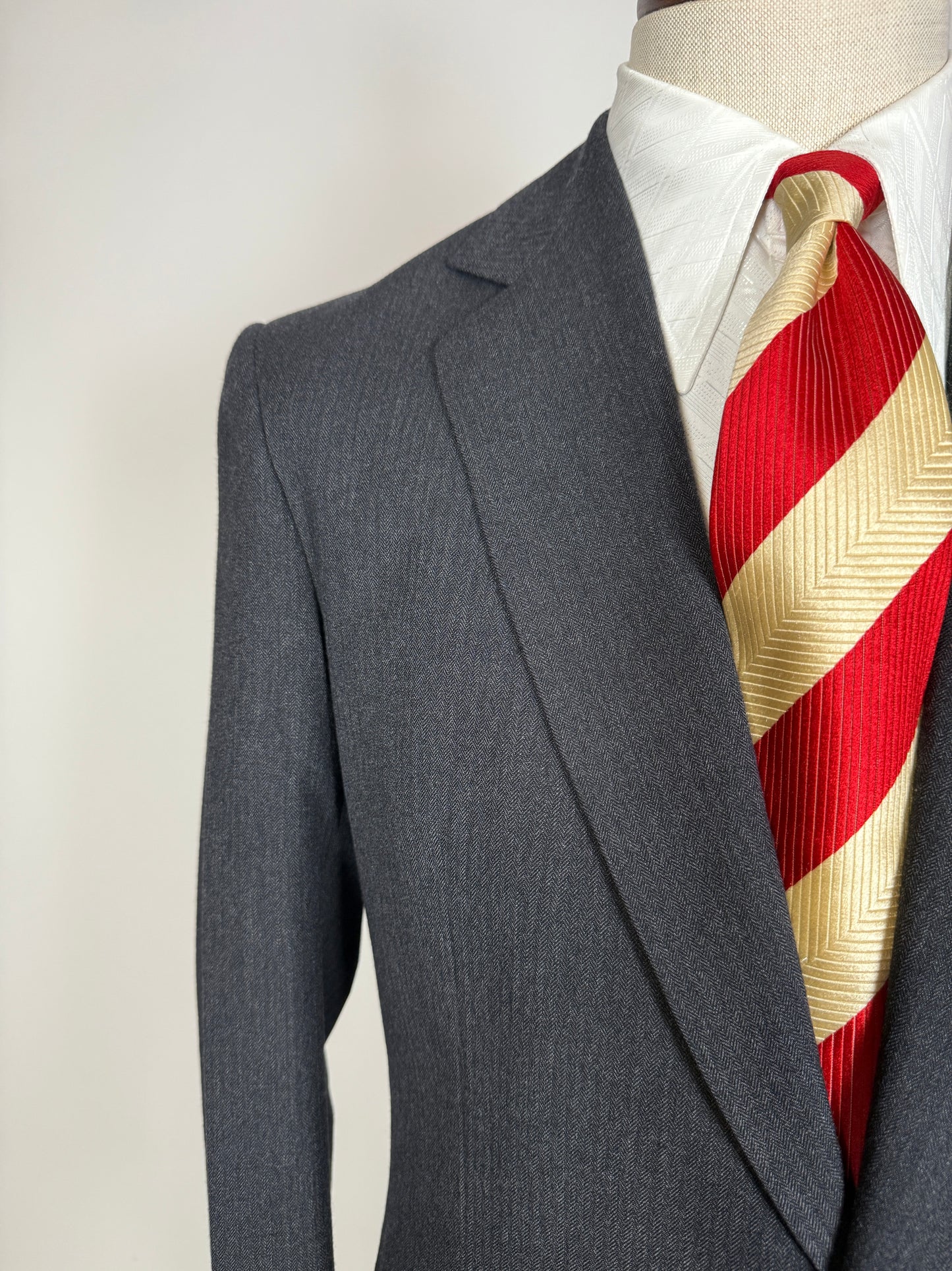 Completo su misura De Paz anni ‘70/‘80 antracite spigato - tg. 46/48