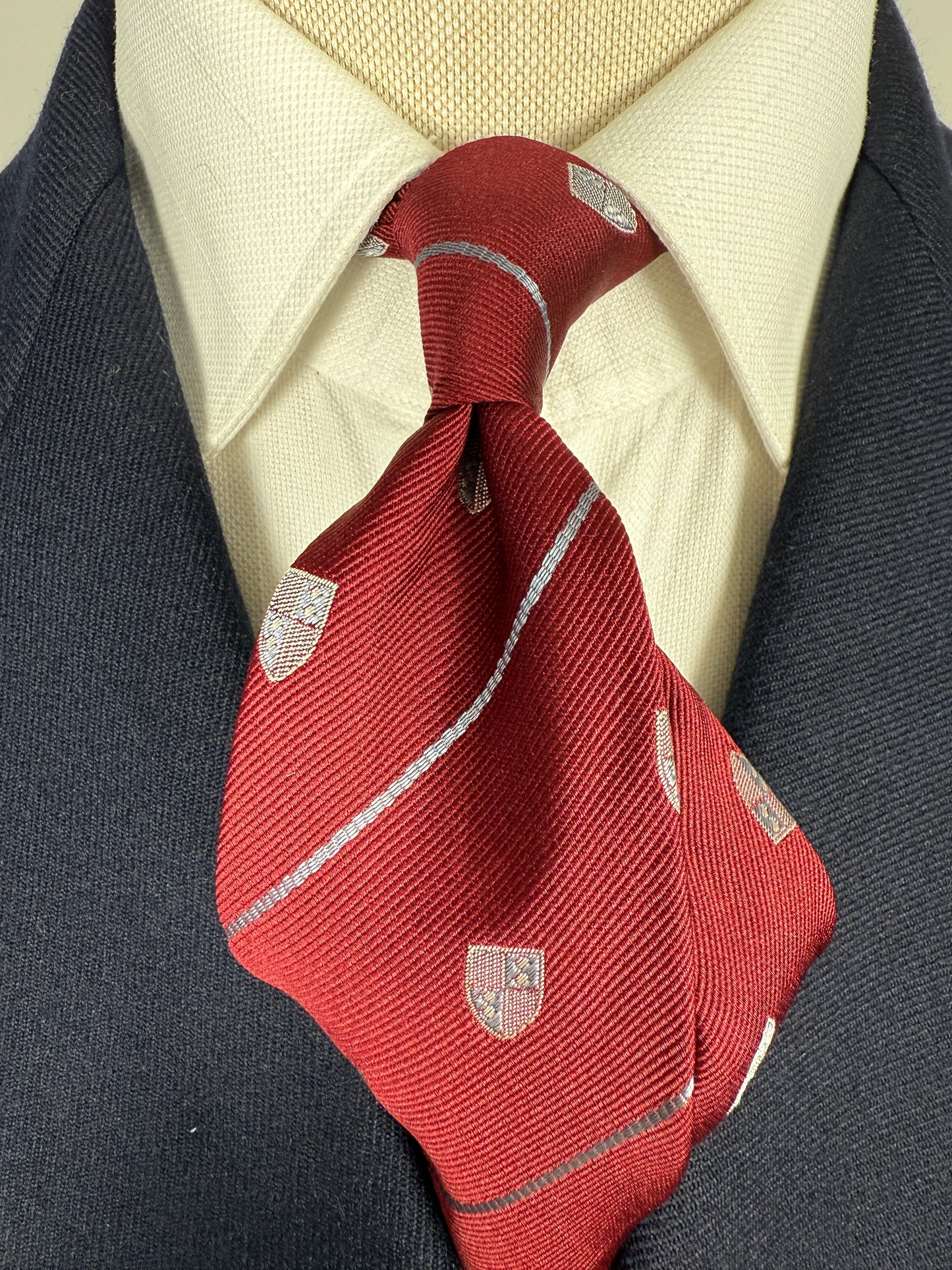 Cravatta regimental con stemmi