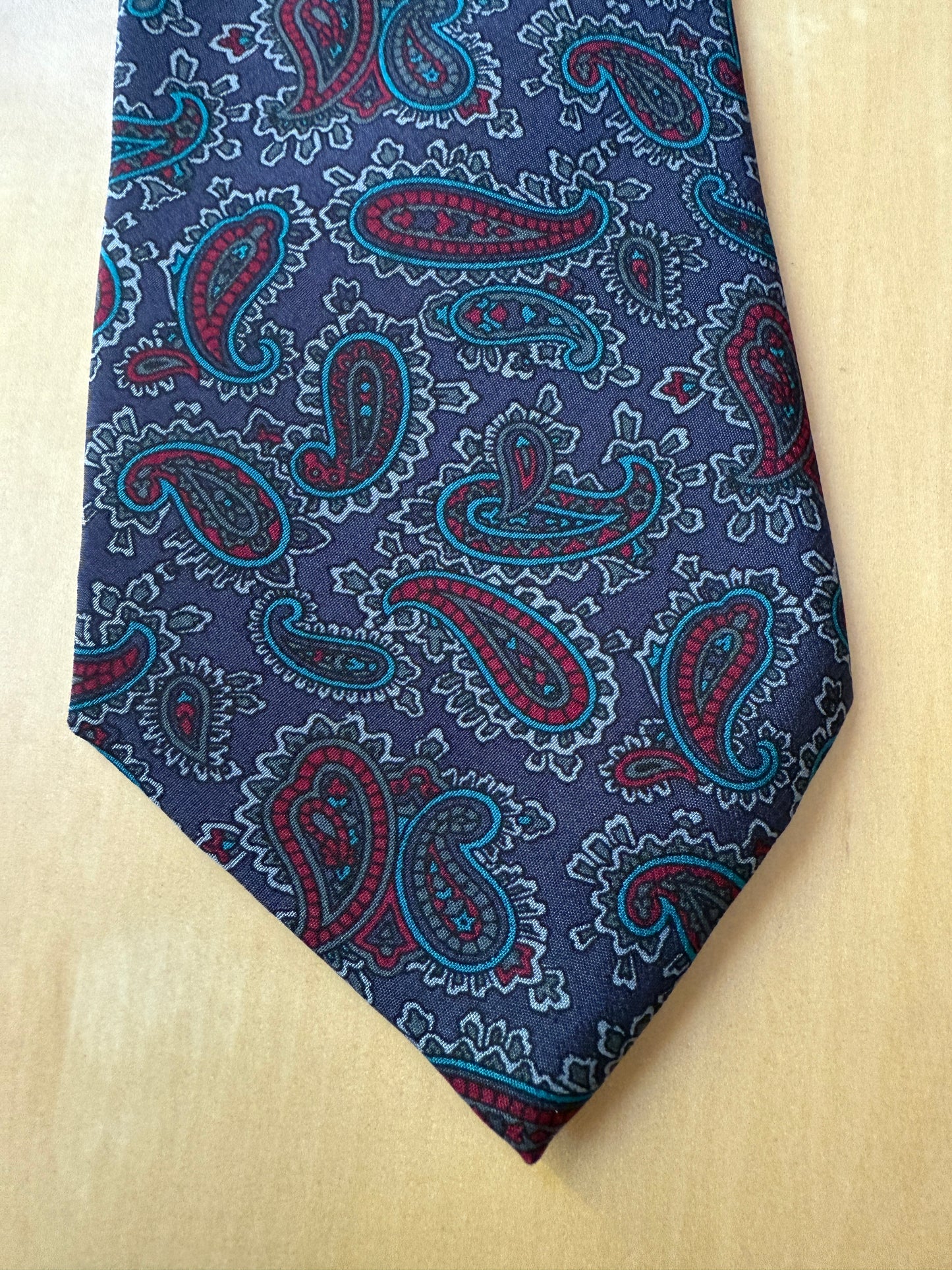Cravatta in crêpe paisley blu