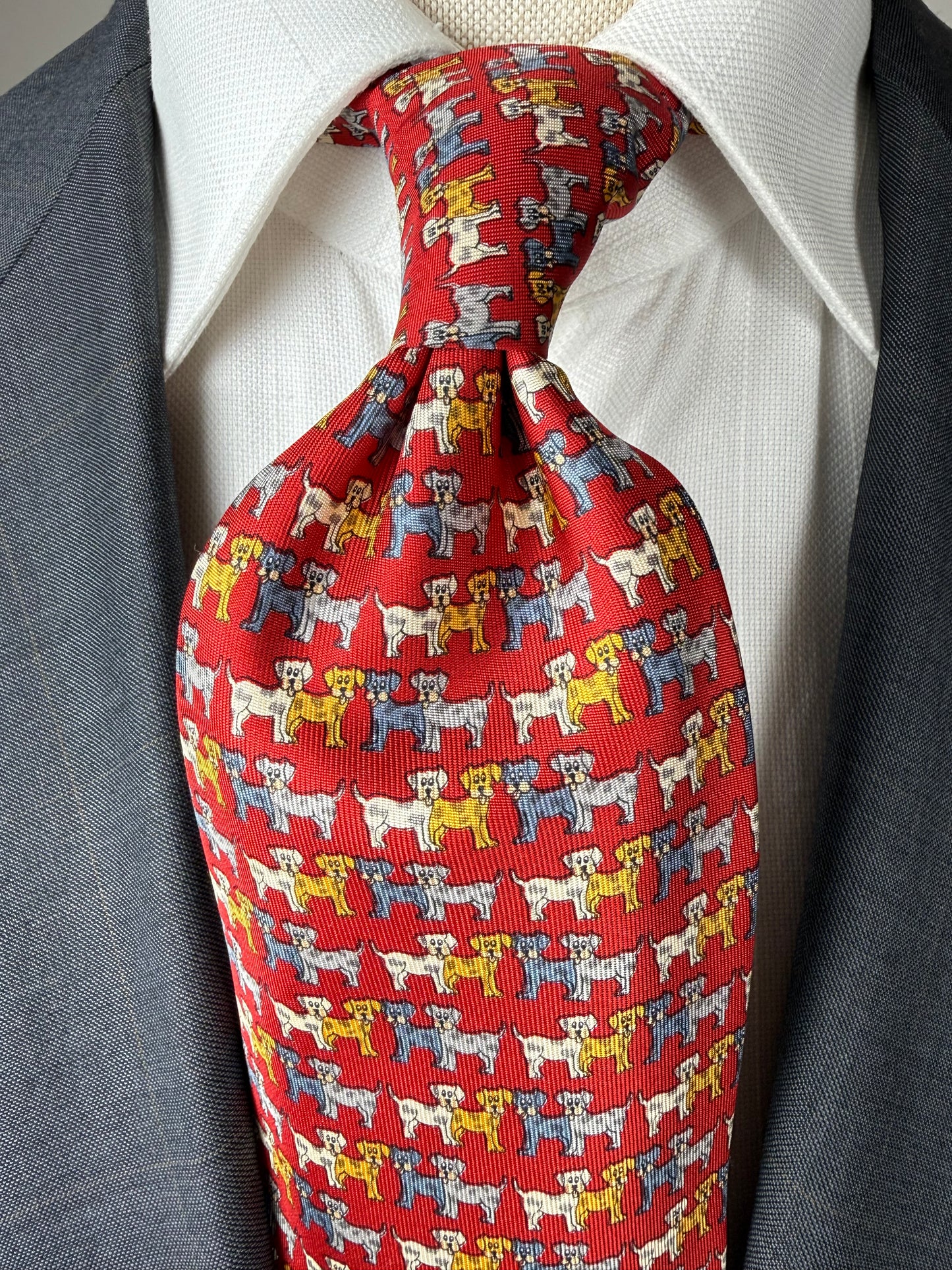 Cravatta Ferragamo rossa con cani multicolore