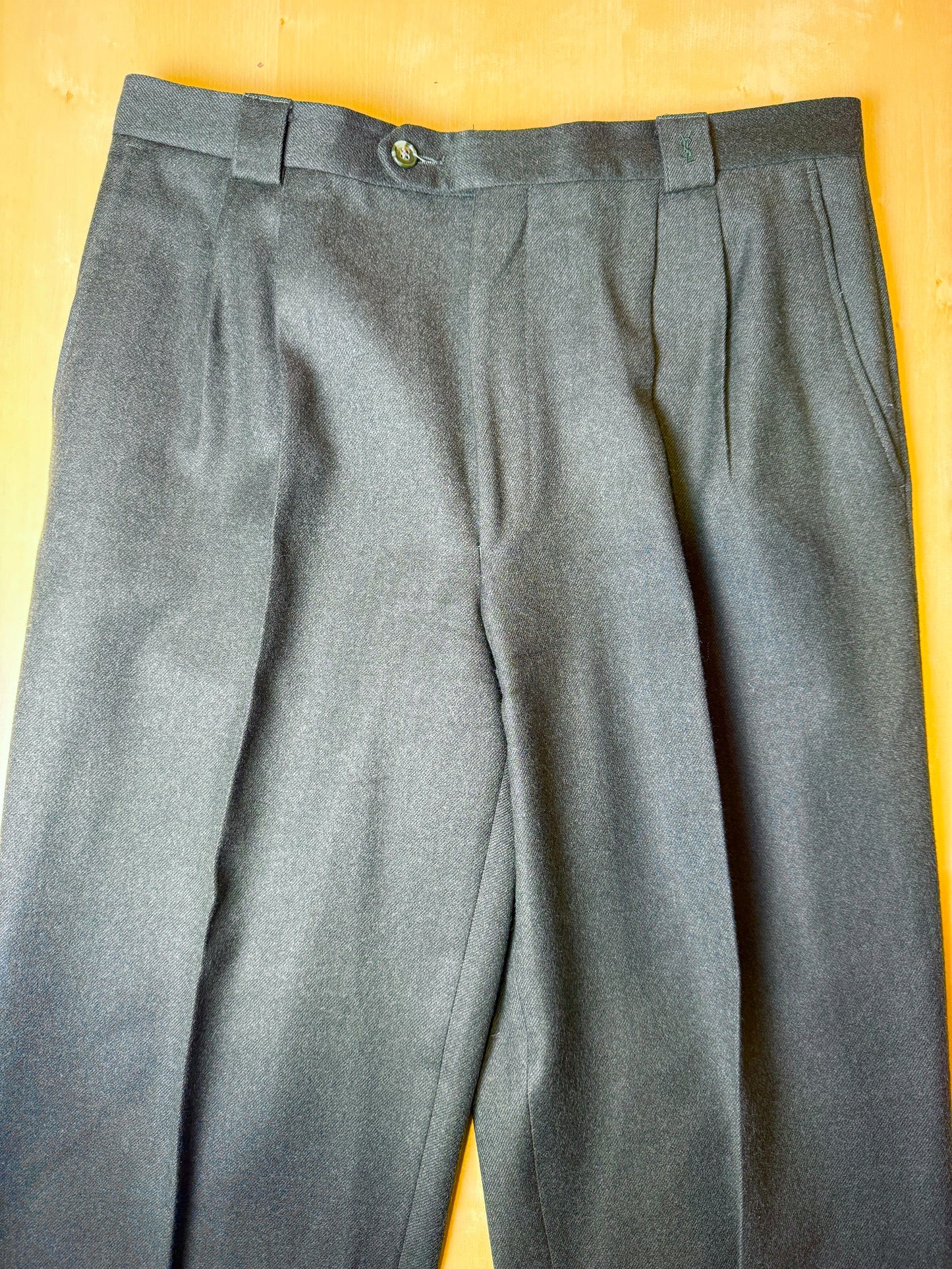 Pantaloni Yves Saint Laurent anni ‘80 in flanella verde scuro - tg. 50