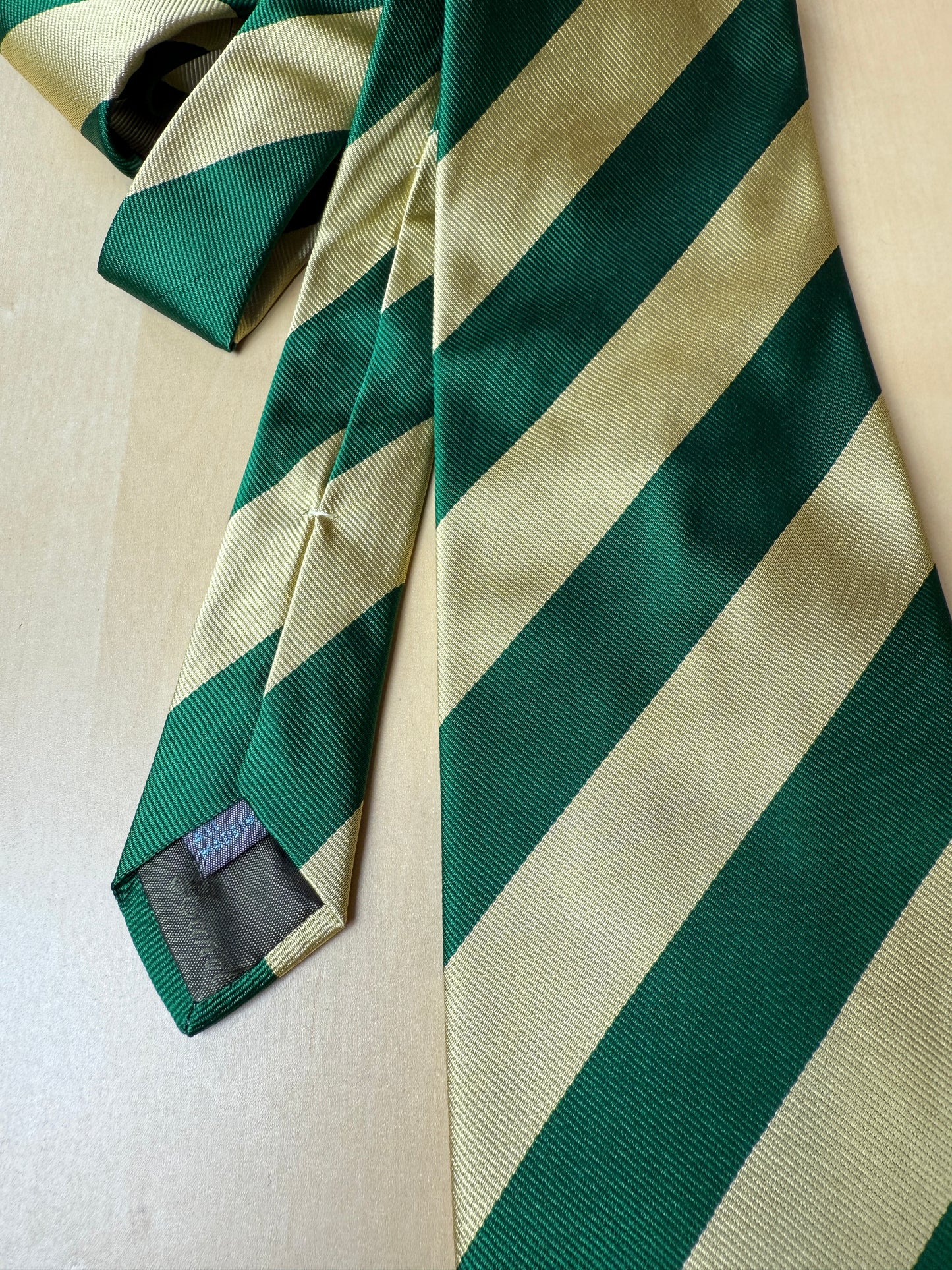 Cravatta regimental verde e oro