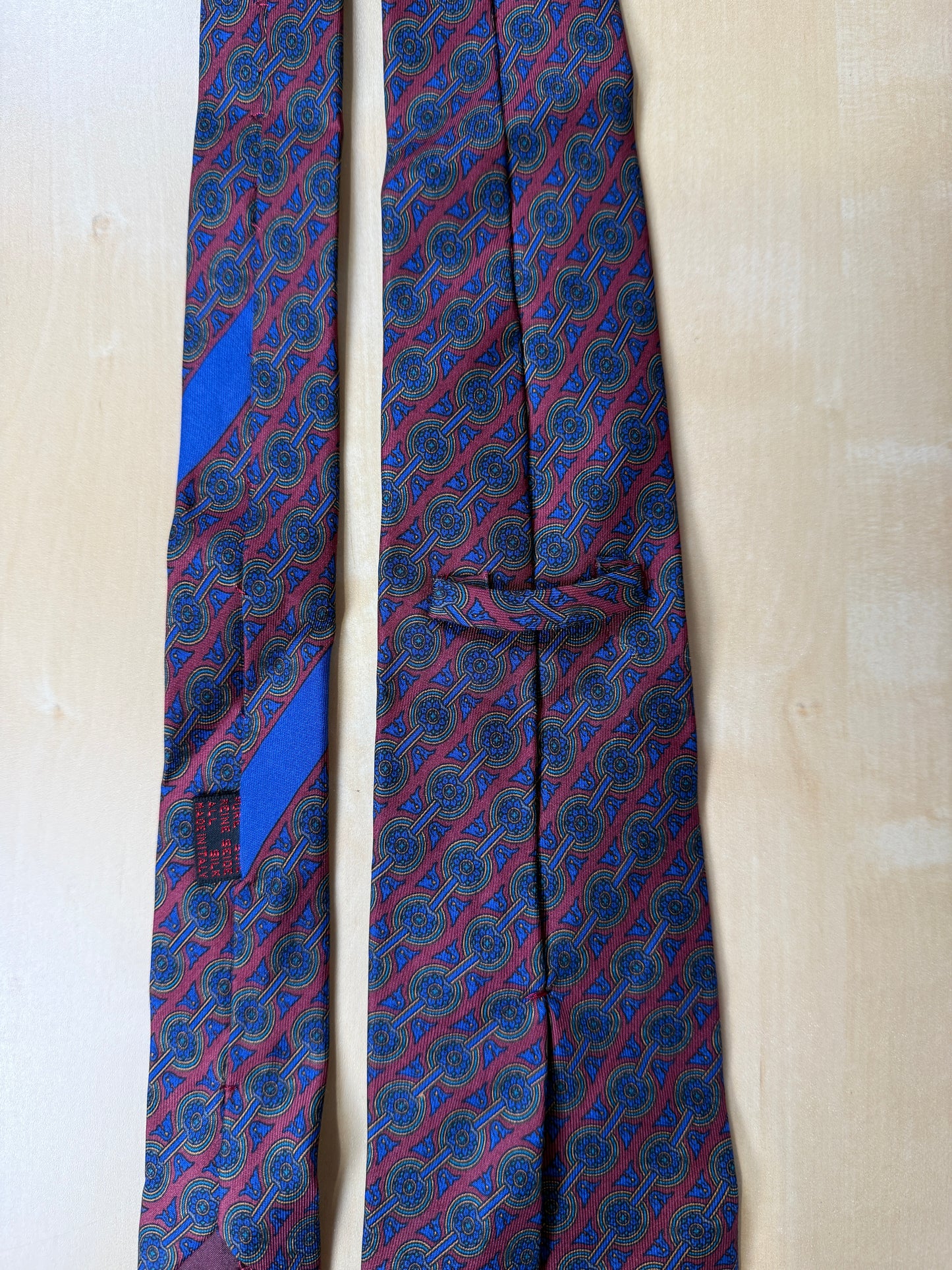 Cravatta Ferragamo micro fantasia blu e bordeaux