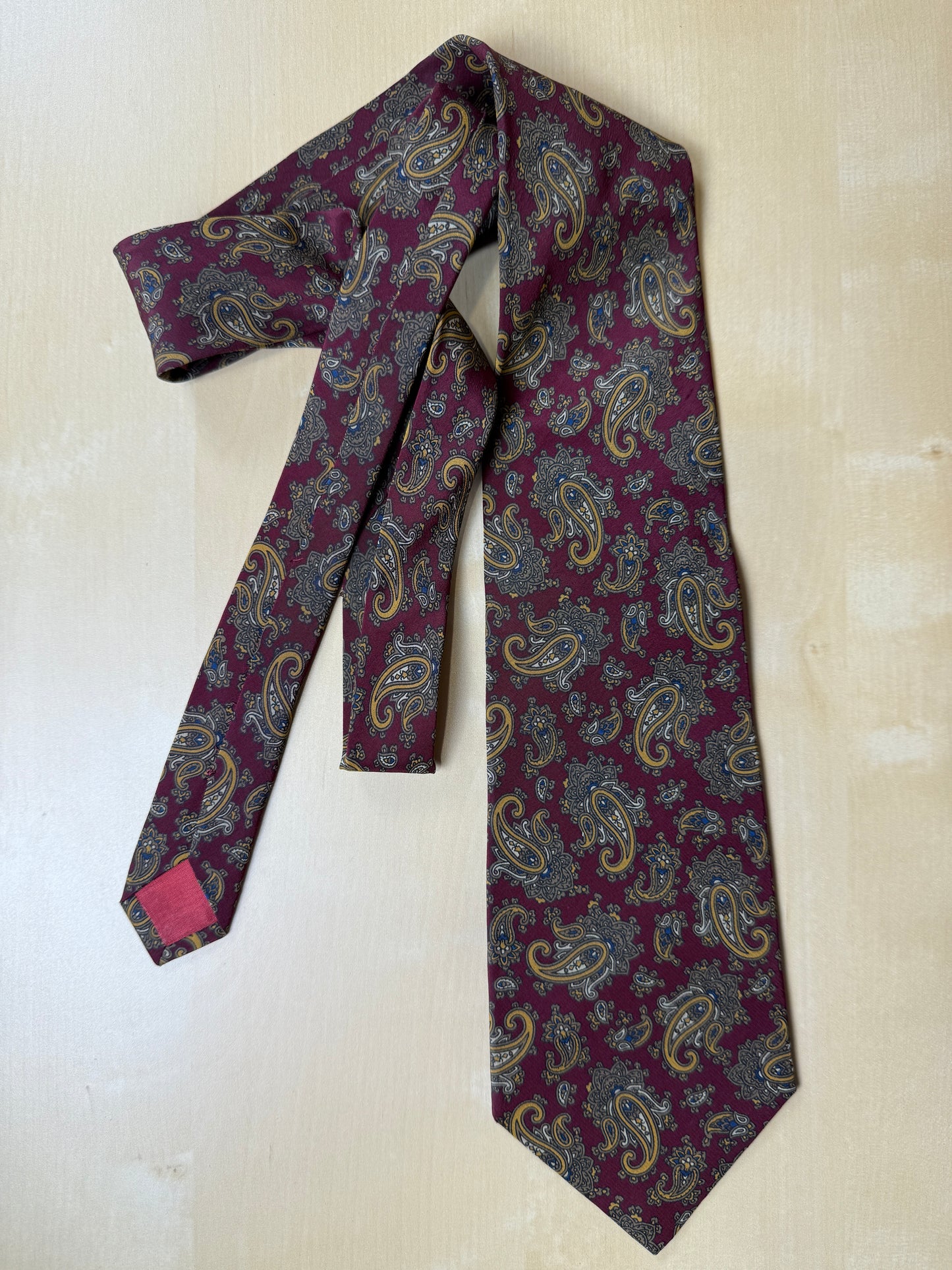 Cravatta in crêpe paisley bordeaux