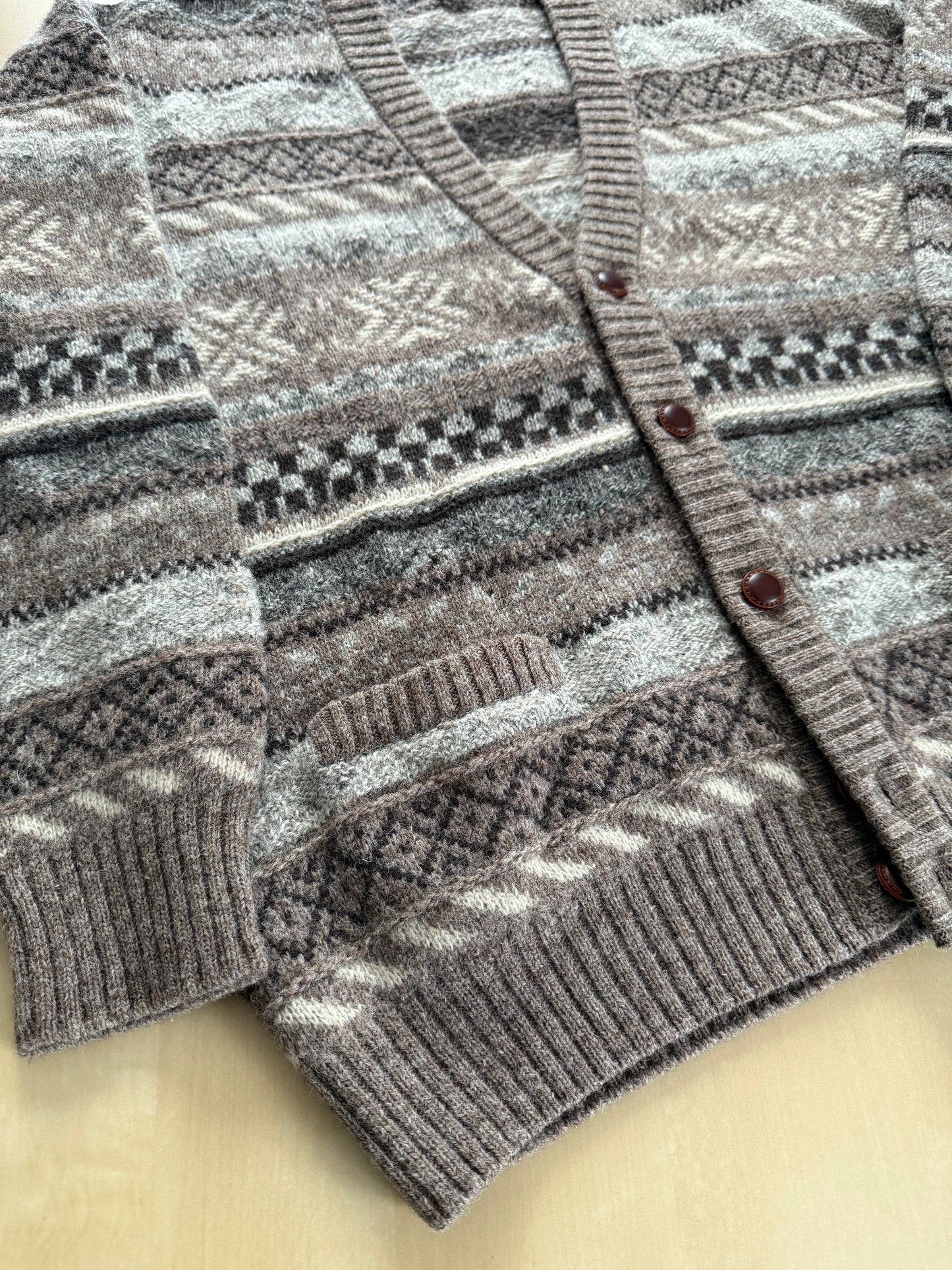 Cardigan anni ‘80 in lana Shetland fantasia geometrica - L
