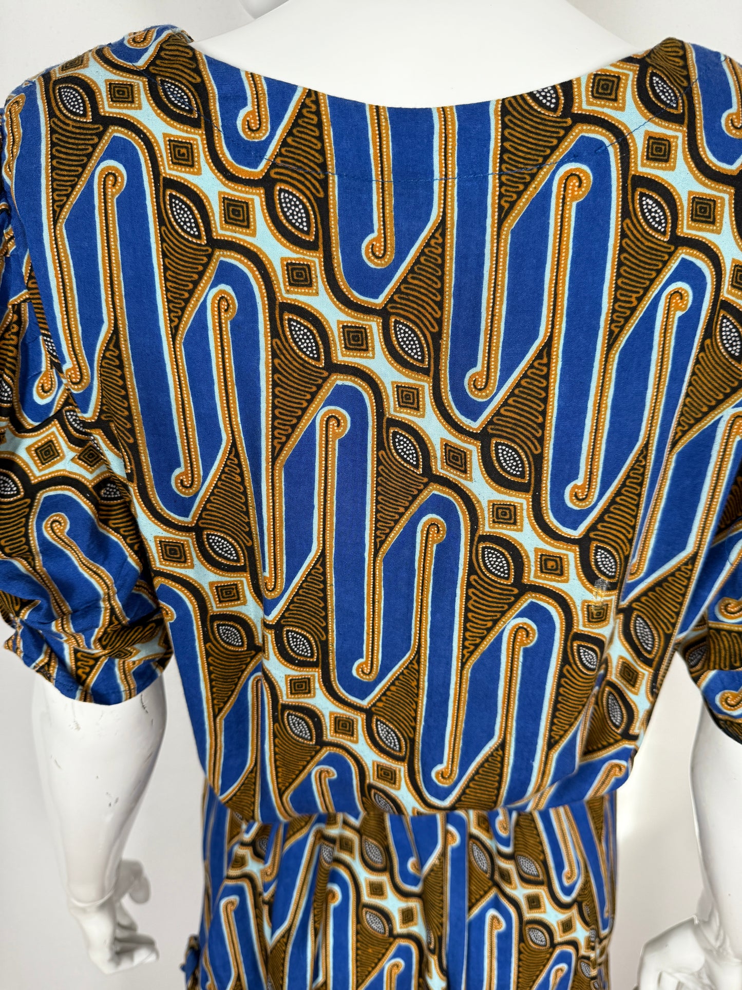 Abito indonesiano fantasia etnica