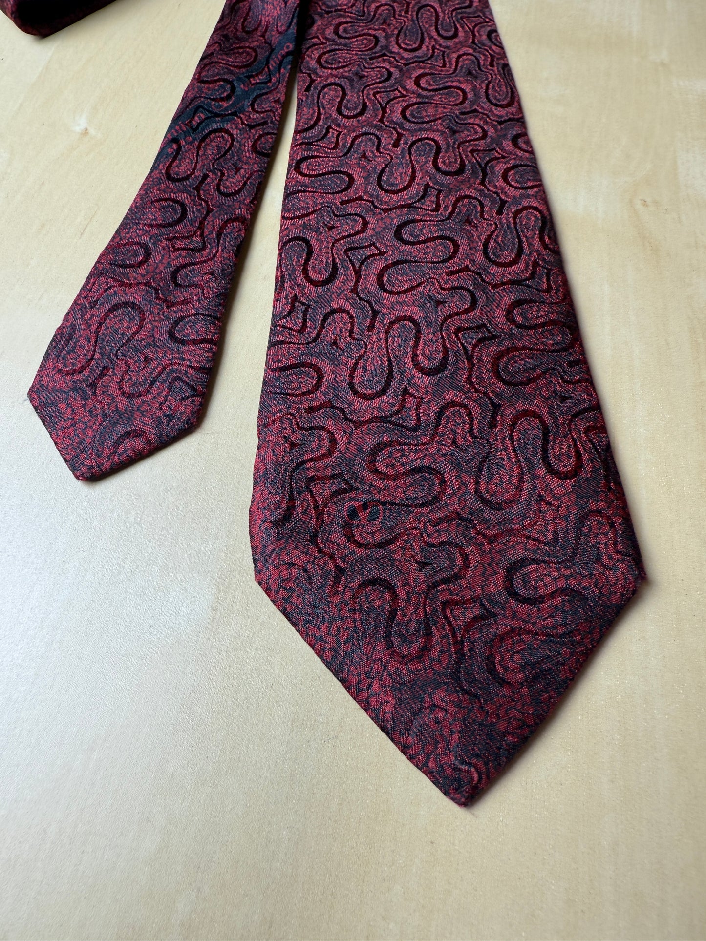 Cravatta Valentino nero e rosso jacquard