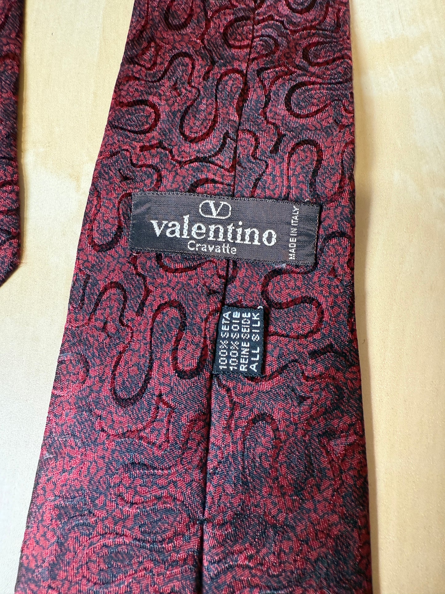 Cravatta Valentino nero e rosso jacquard