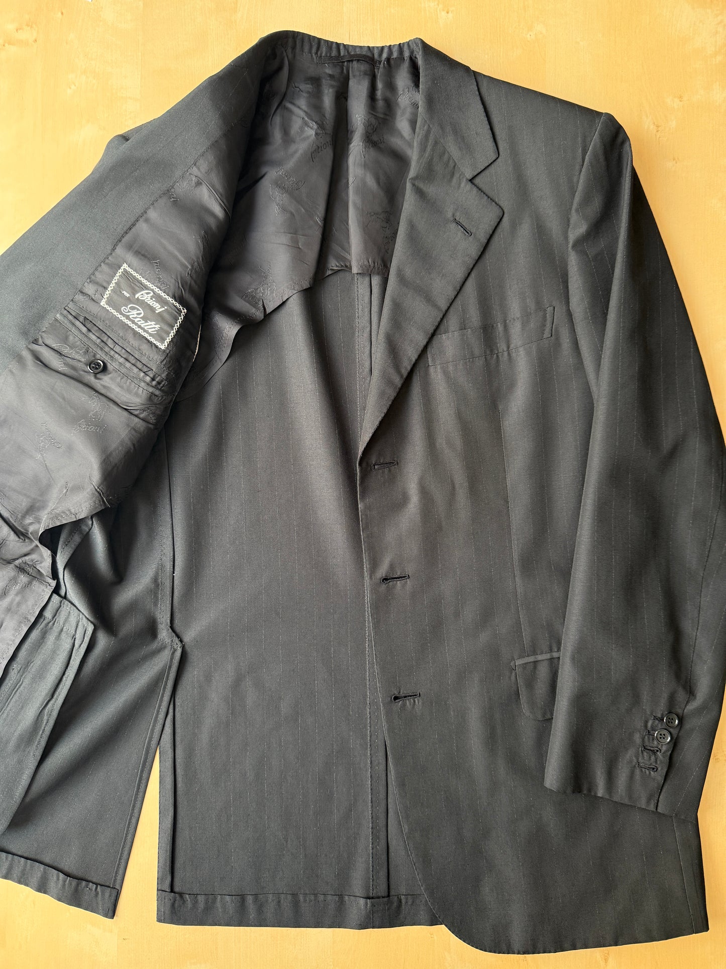 Completo Brioni estivo in seta e lana nero gessato - tg. 48