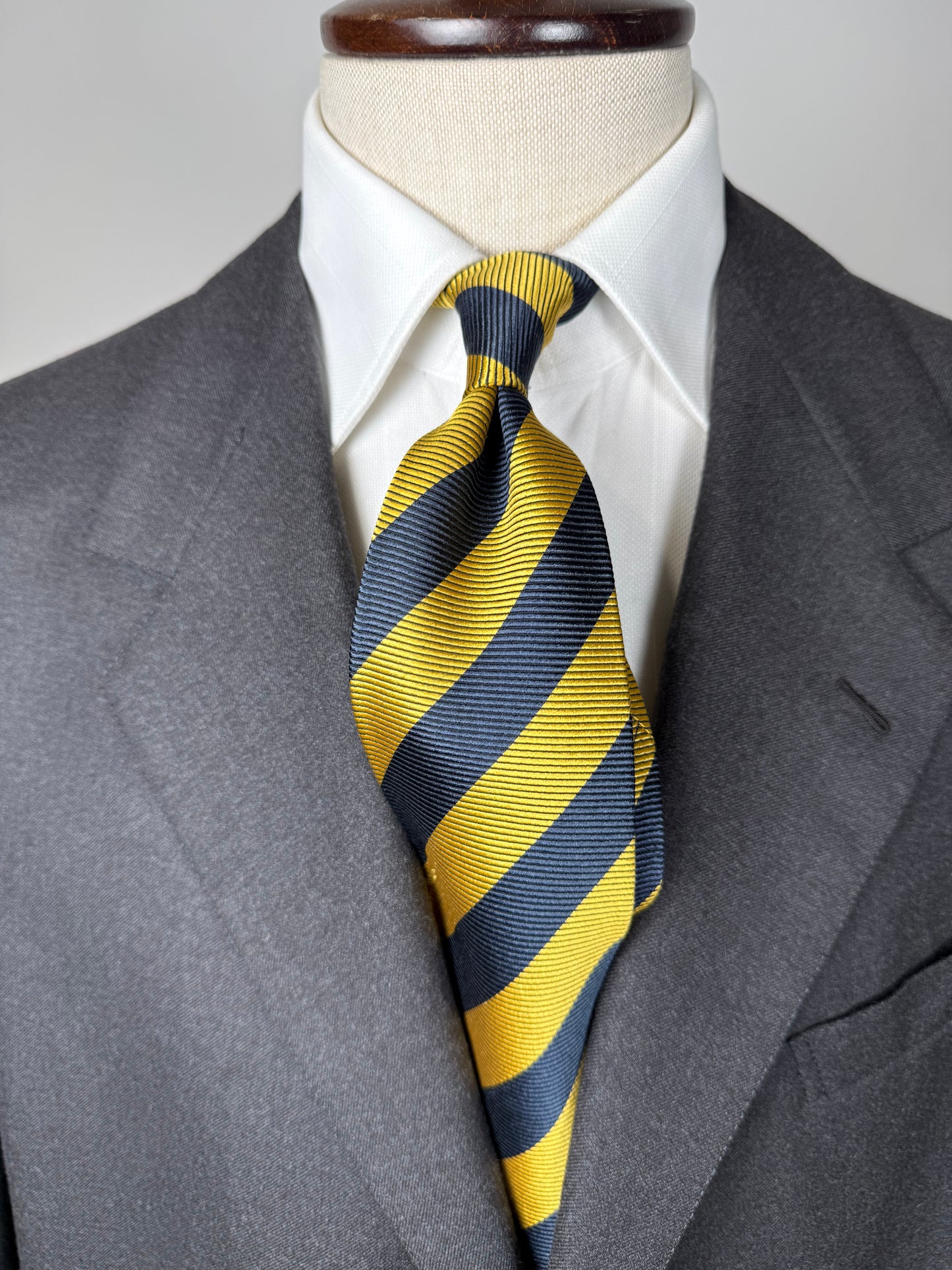 Cravatta Ermenegildo Zegna regimental navy e giallo