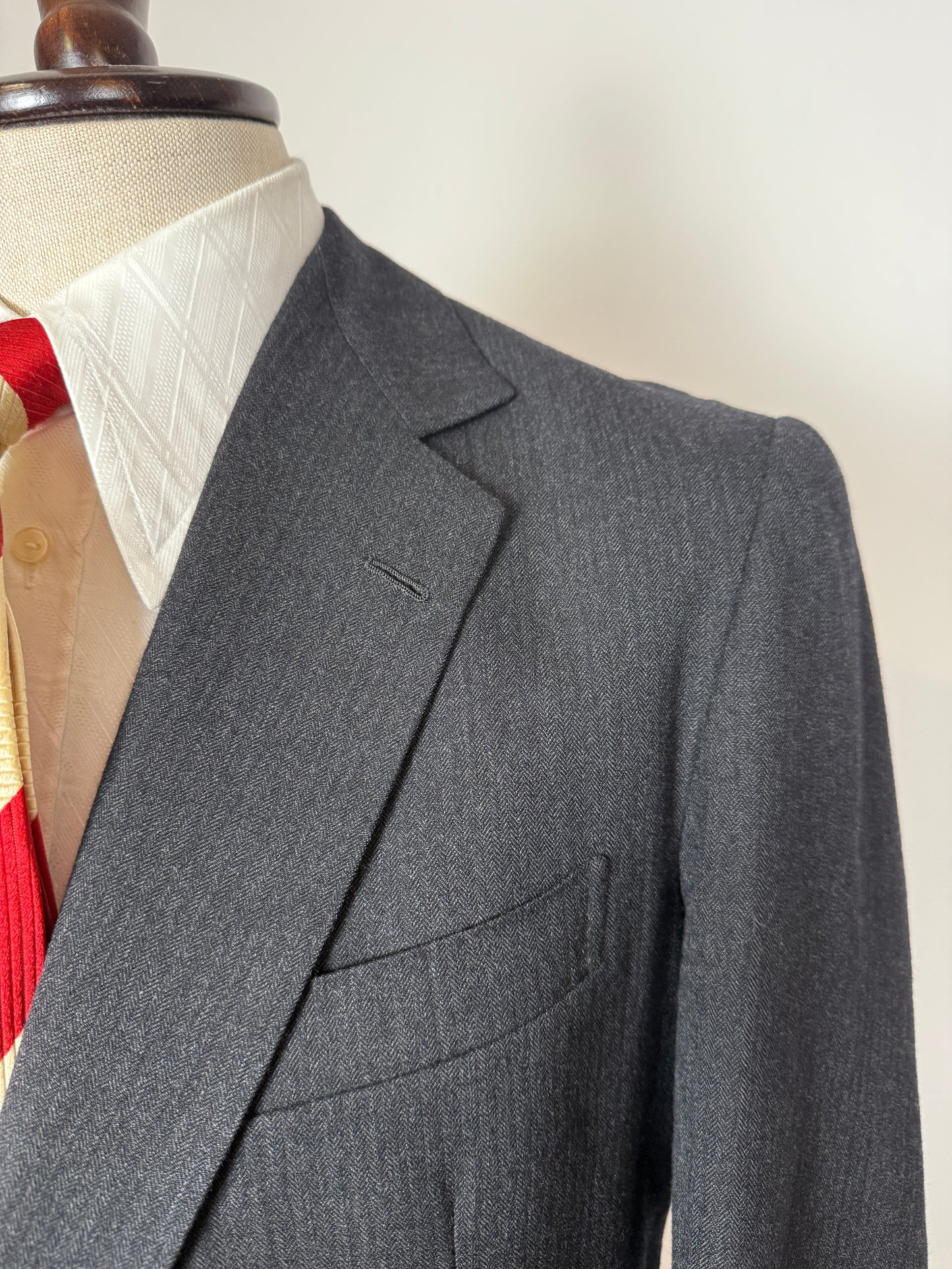 Completo su misura De Paz anni ‘70/‘80 antracite spigato - tg. 46/48