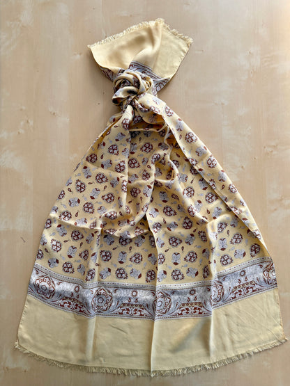 Sciarpa/foulard in seta giallo crema paisley