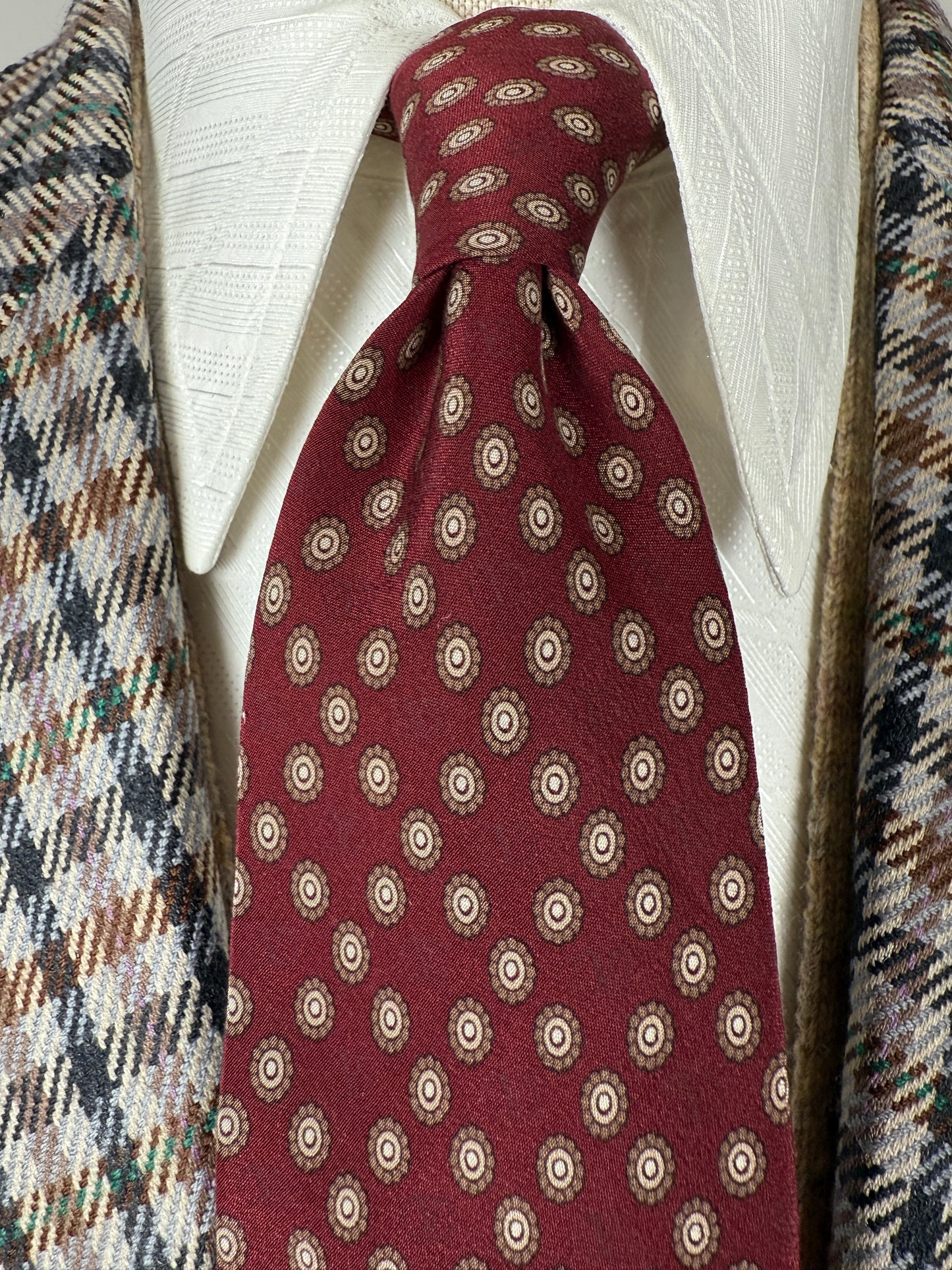 Cravatta Valentino bordeaux micro fantasia e loghi