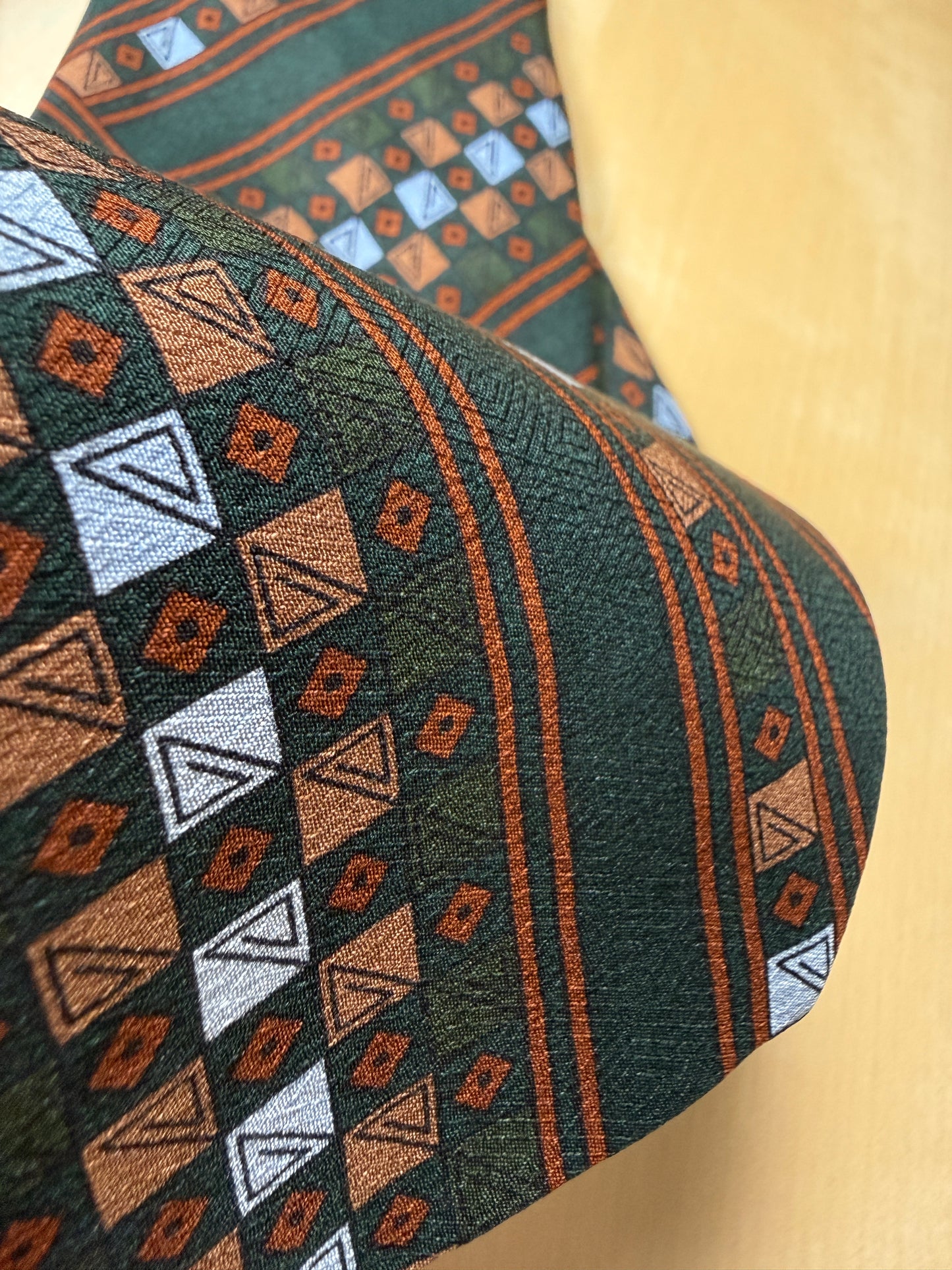 Cravatta Valentino anni ‘70 geometrica jacquard