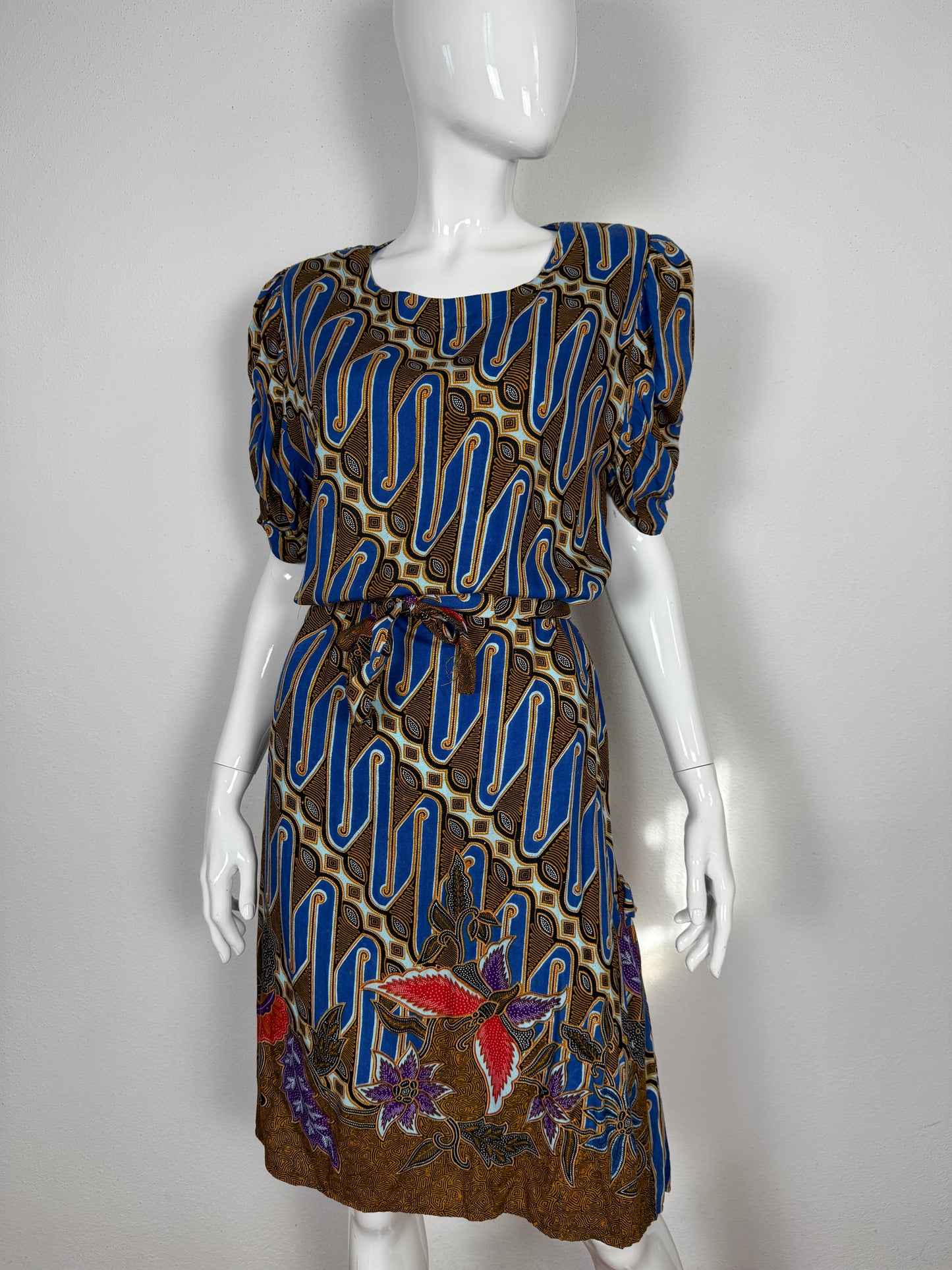 Abito indonesiano fantasia etnica