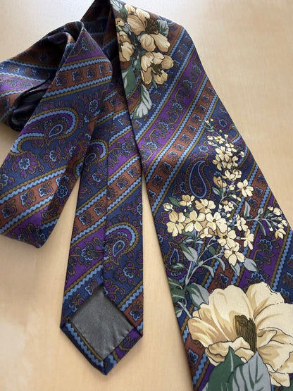 Cravatta Kenzo floreale e righe