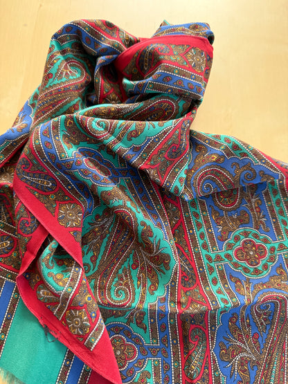 Sciarpa in seta paisley verde rossa e blu
