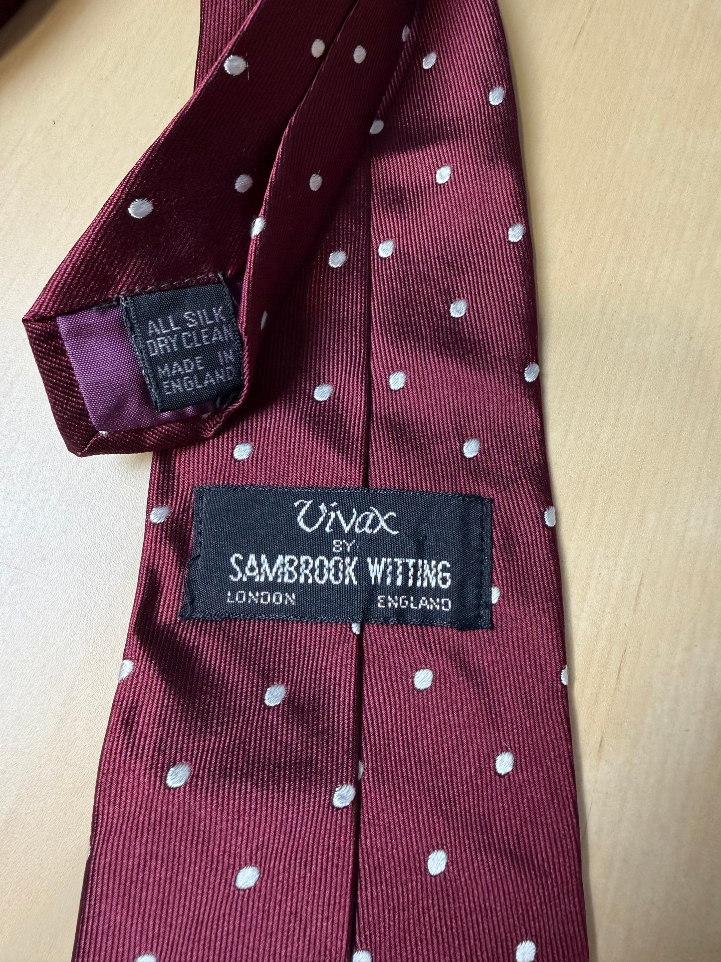 Cravatta inglese Vivax bordeaux a pois