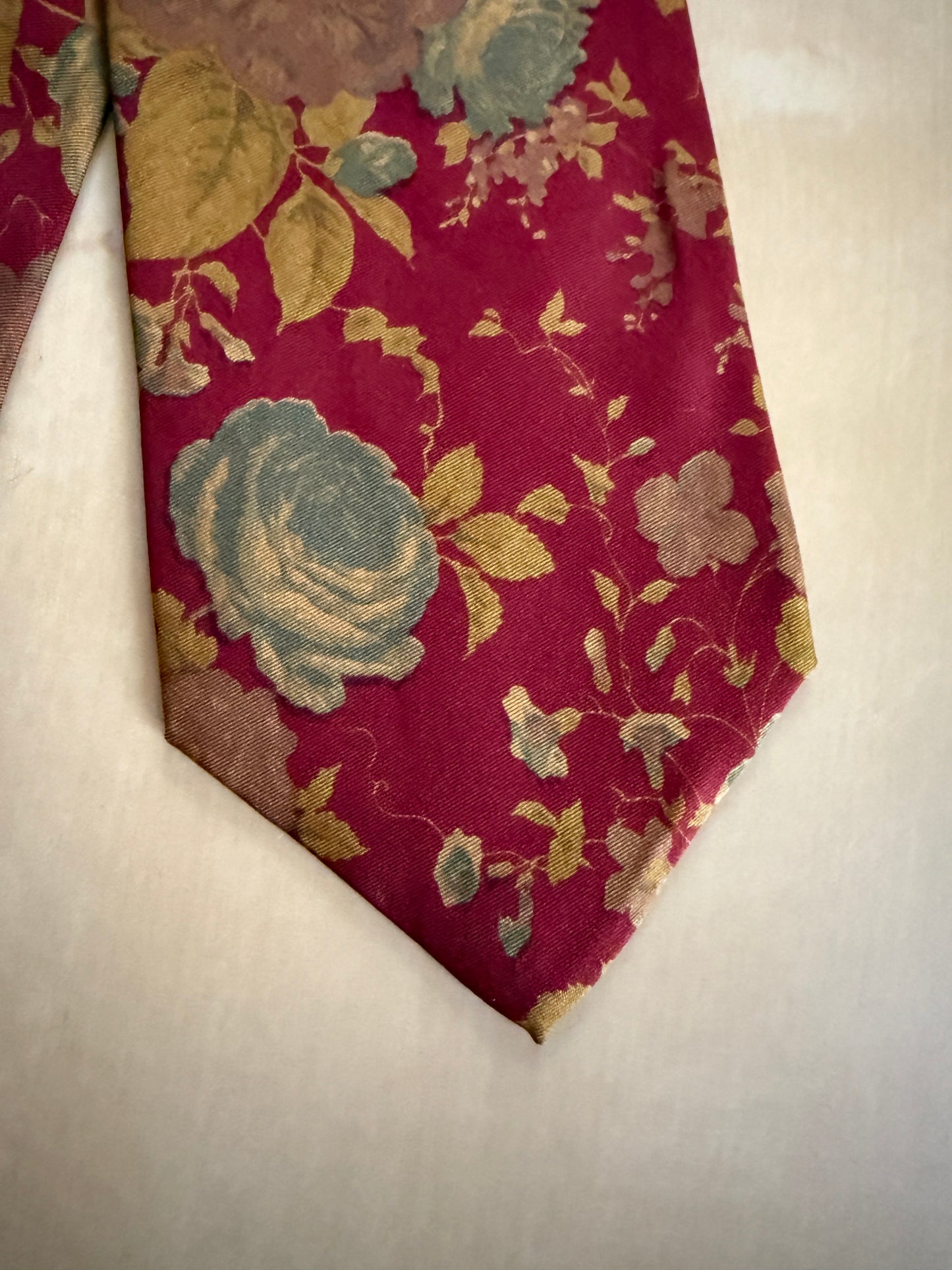 Cravatta floreale toni autunnali