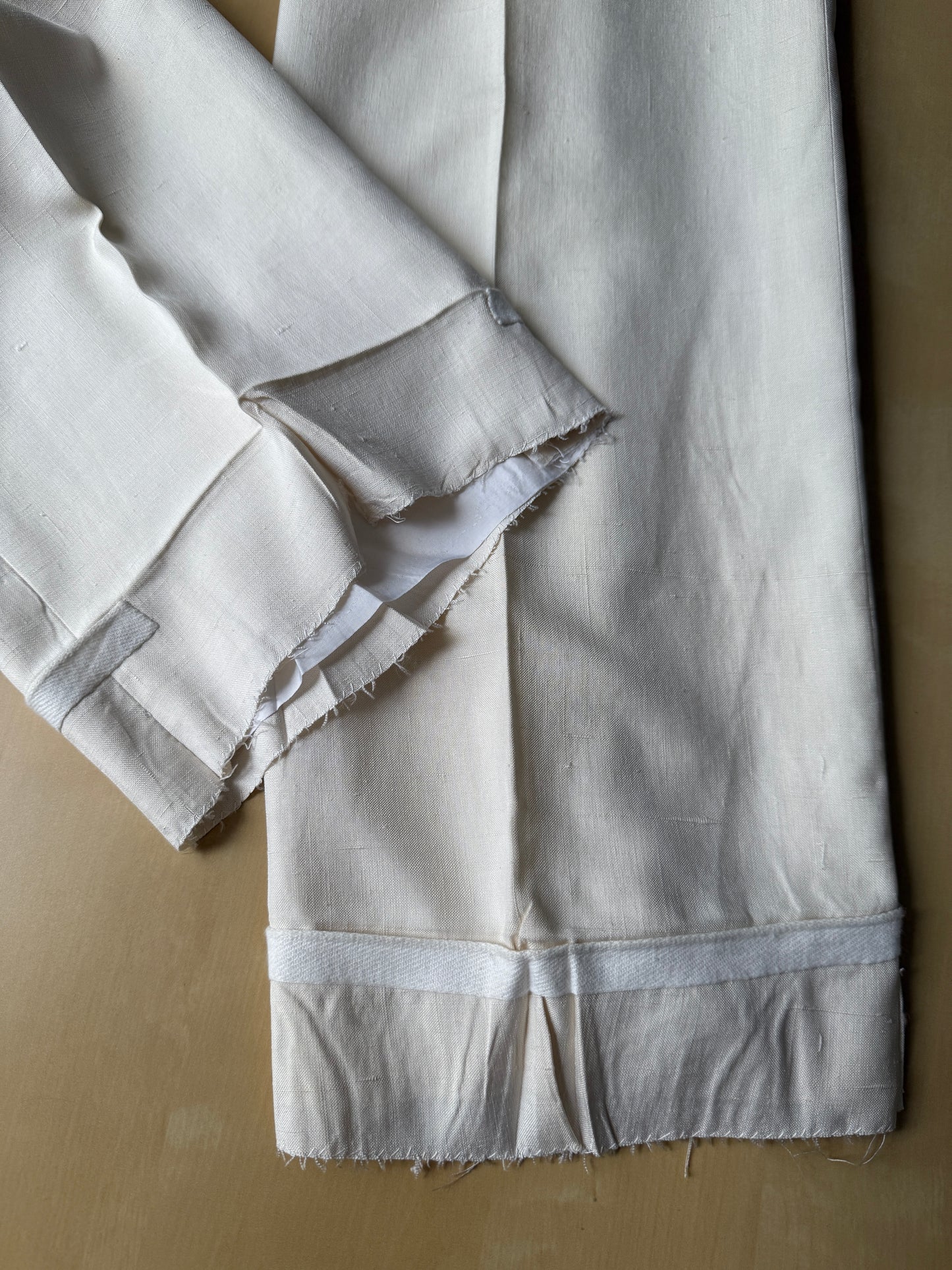 Completo anni '70 su misura in pura seta shantung bianco avorio - tg. 50