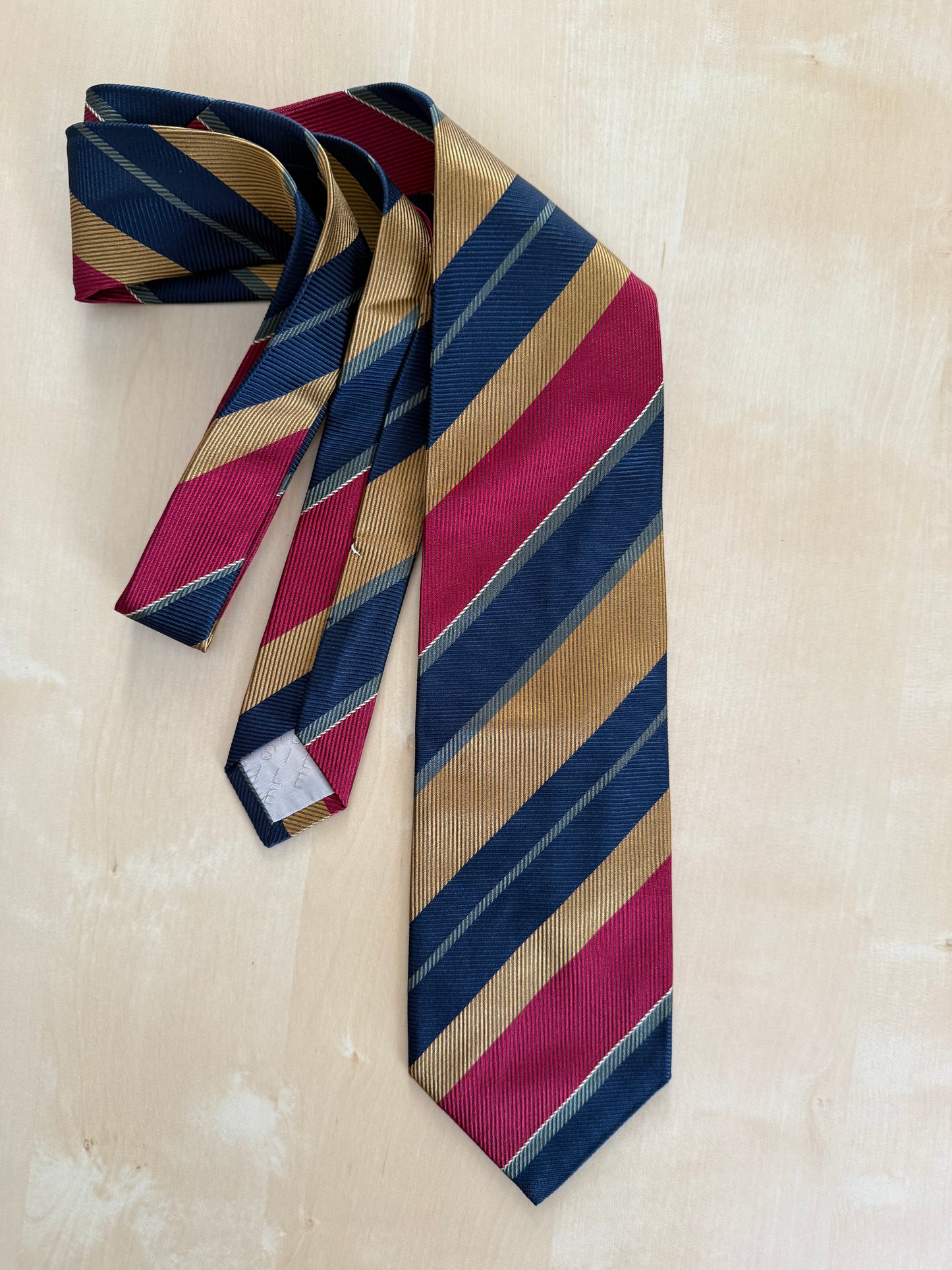 Cravatta regimental rosso giallo e navy