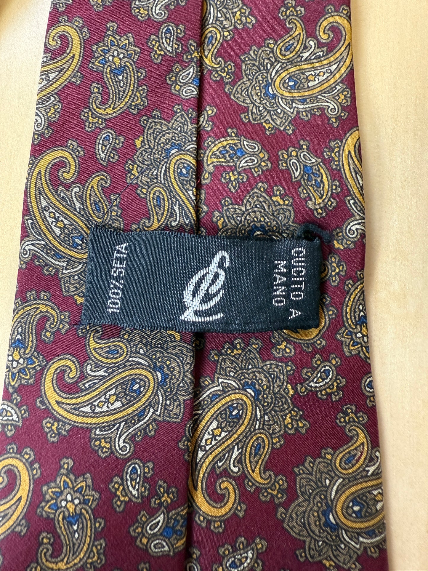Cravatta in crêpe paisley bordeaux