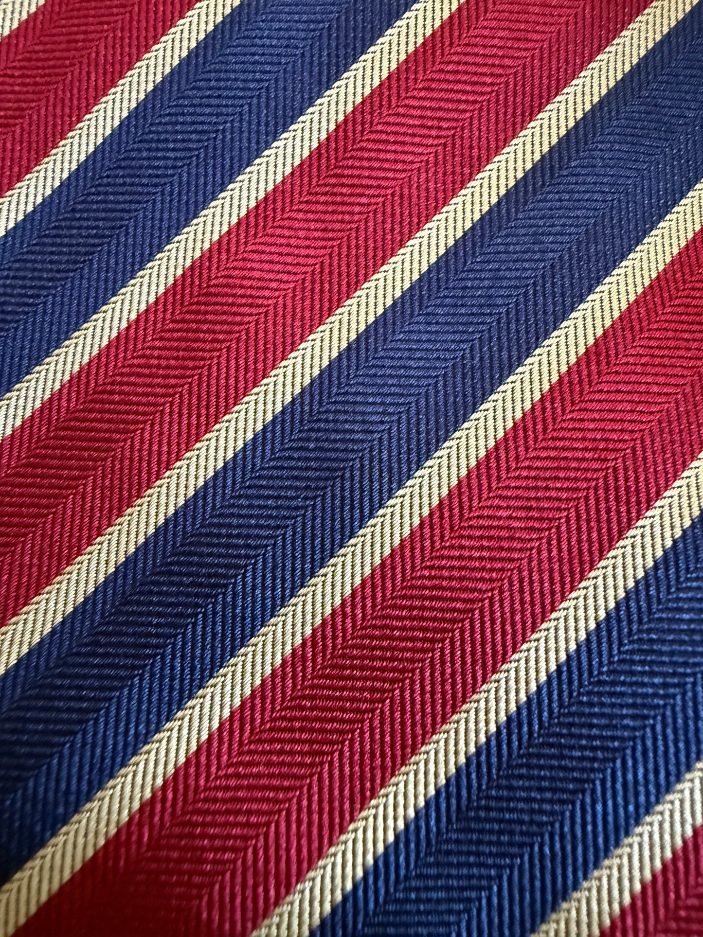 Cravatta regimental rosso blu trama spigata