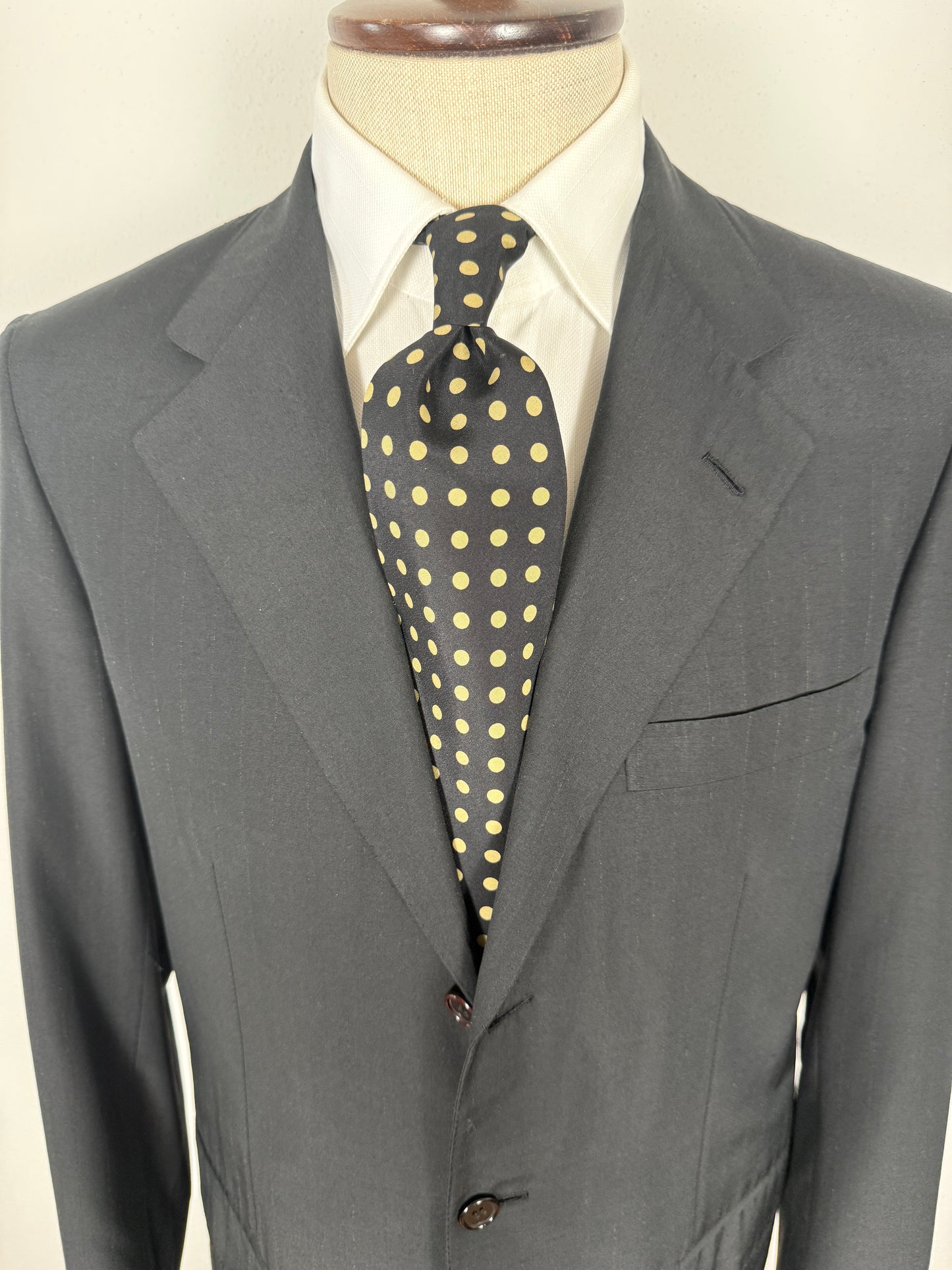 Completo Brioni estivo in seta e lana nero gessato - tg. 48