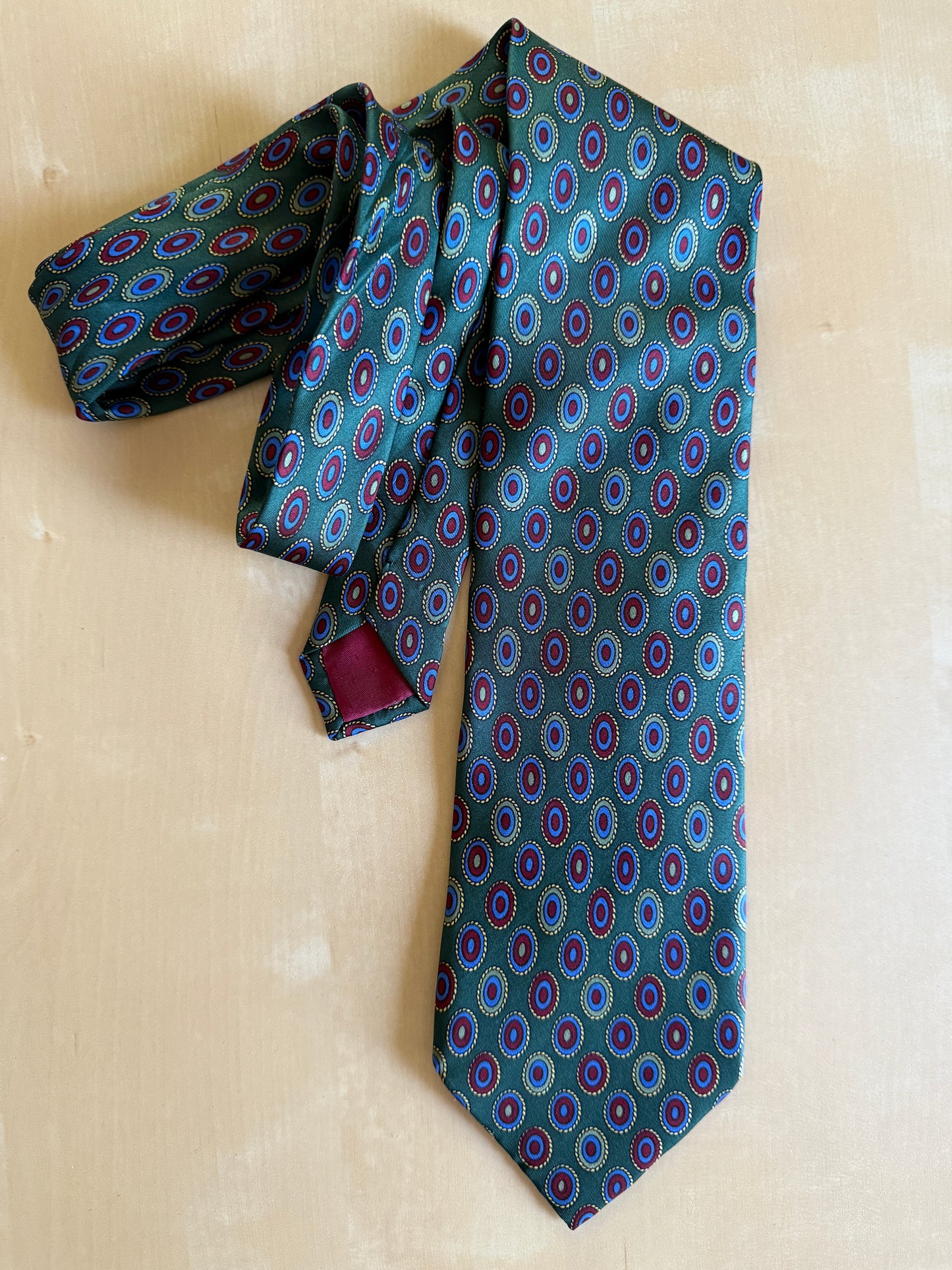 Cravatta vintage verde con medaglioni