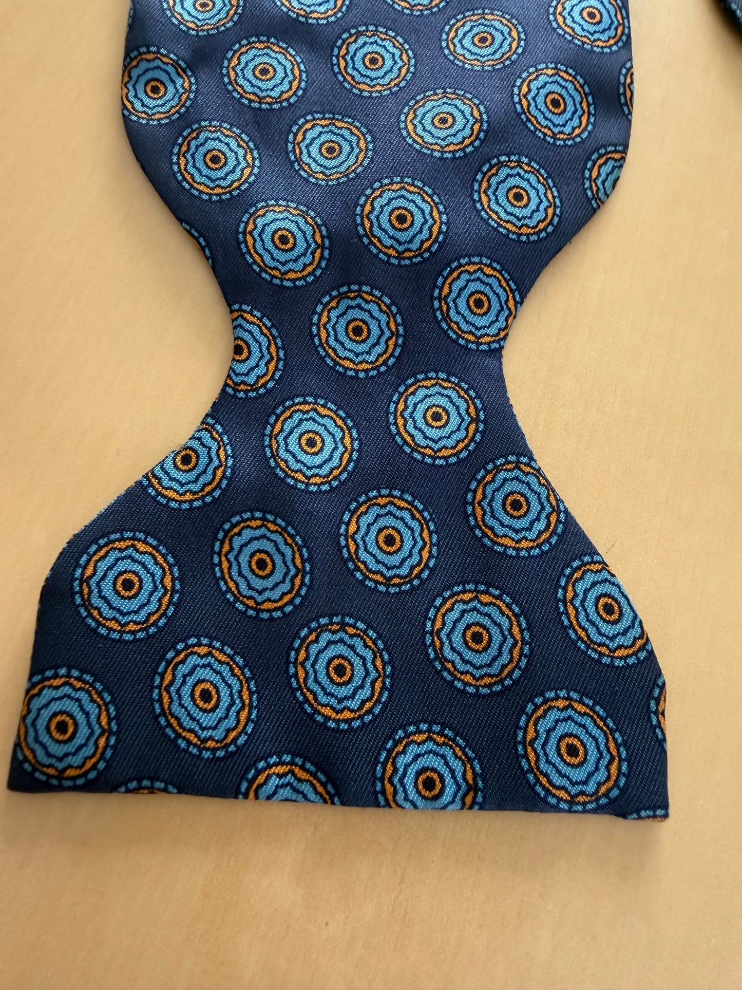 Papillon vintage blu medaglioni