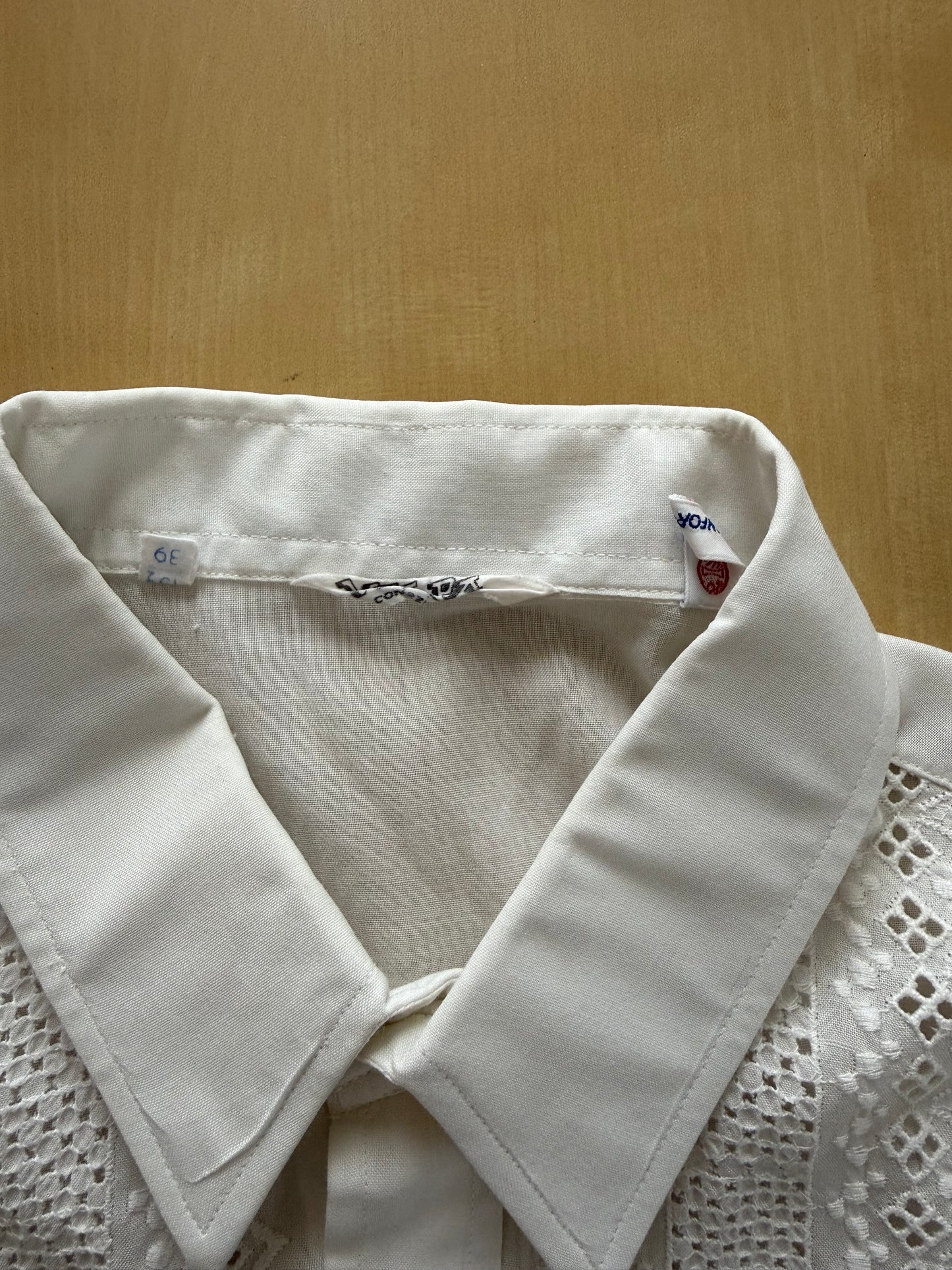 Camicia anni ‘70 con ricami traforati - XS/S collo 38