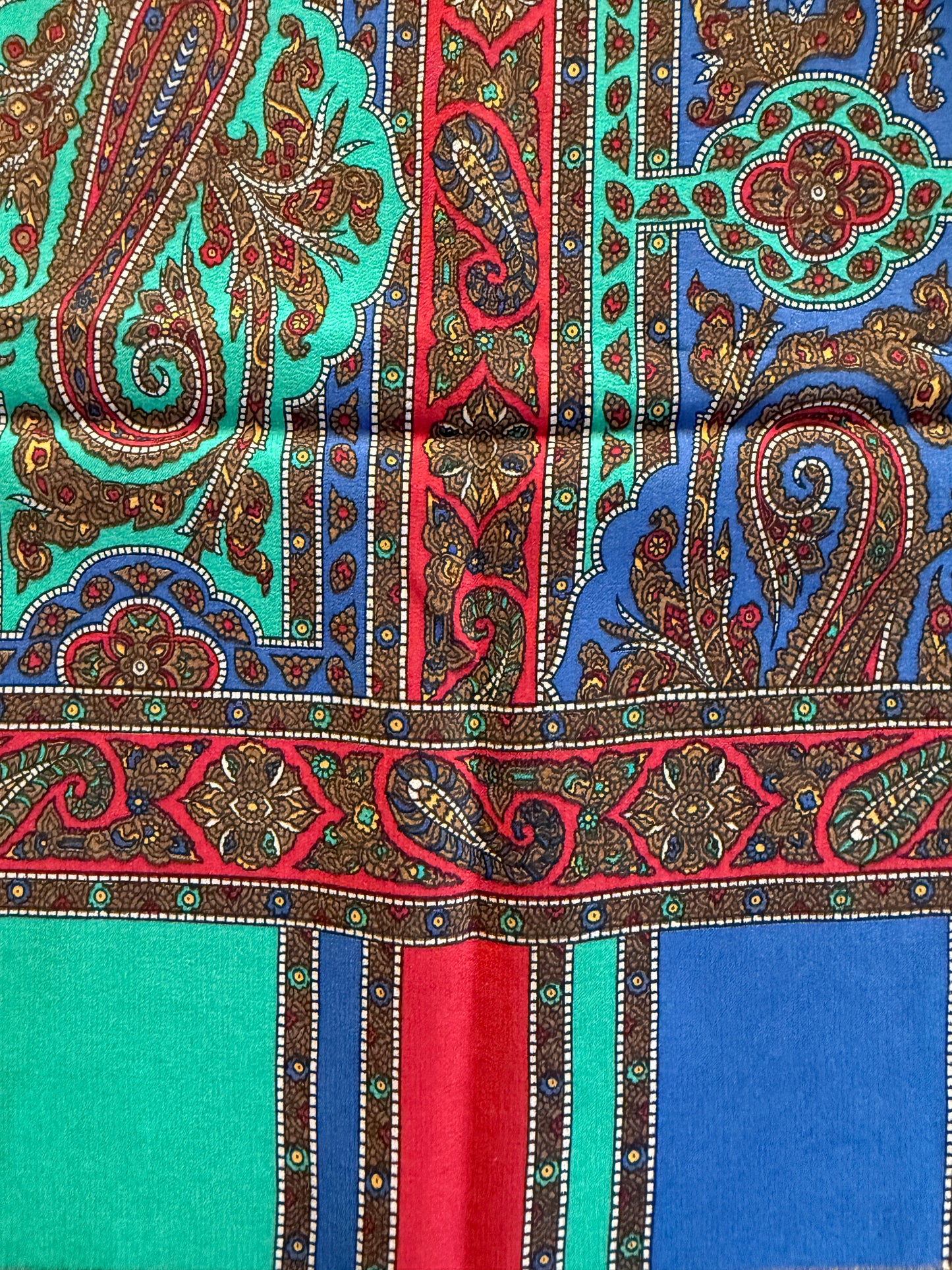 Sciarpa in seta paisley verde rossa e blu