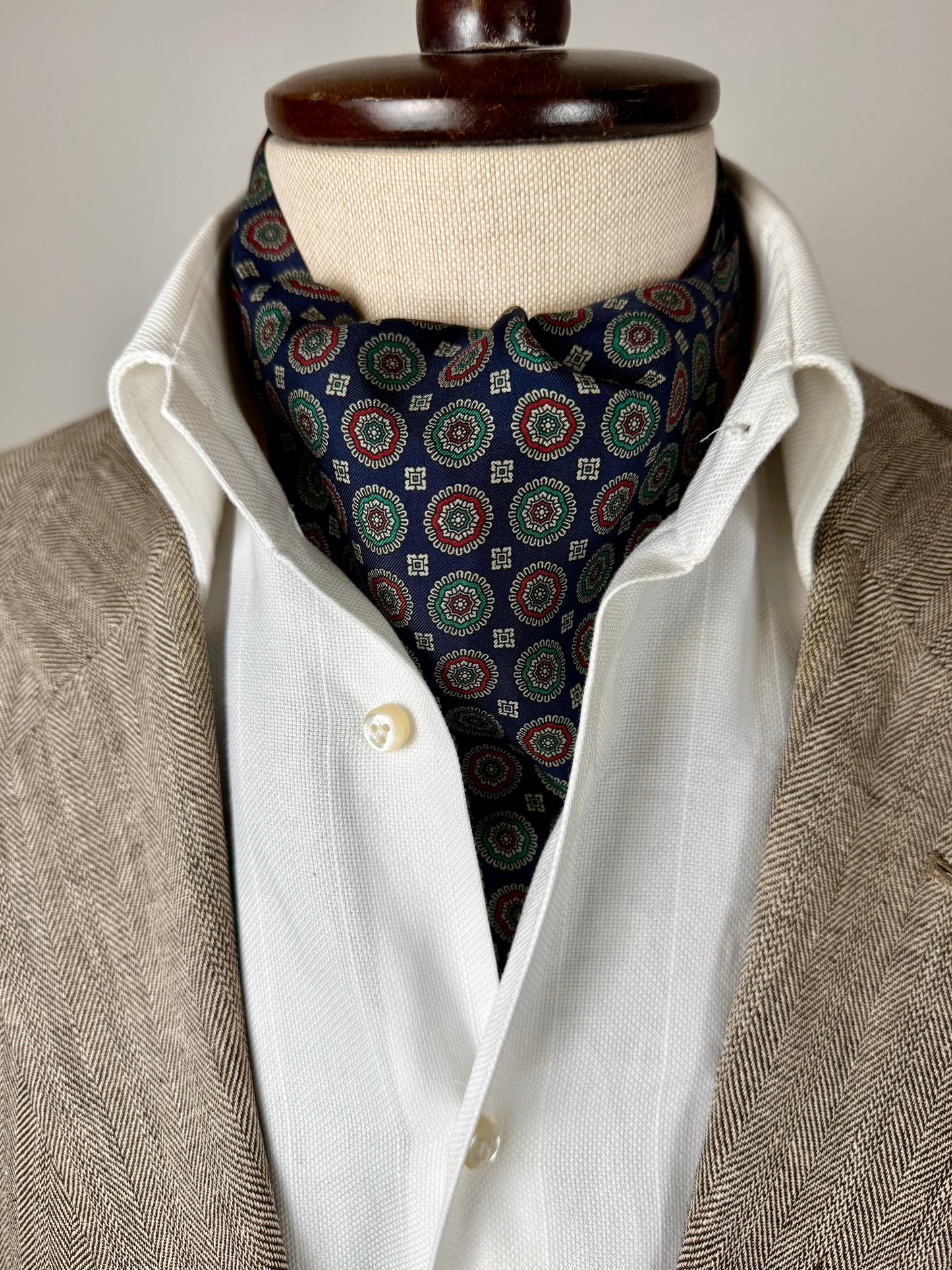 Ascot blu medaglioni