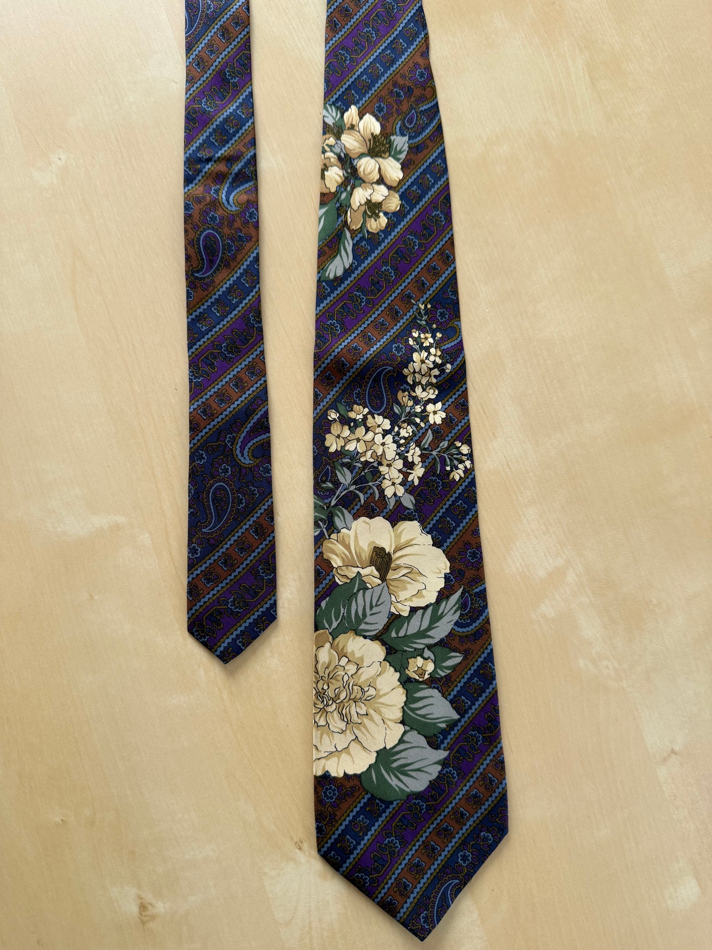 Cravatta Kenzo floreale e righe