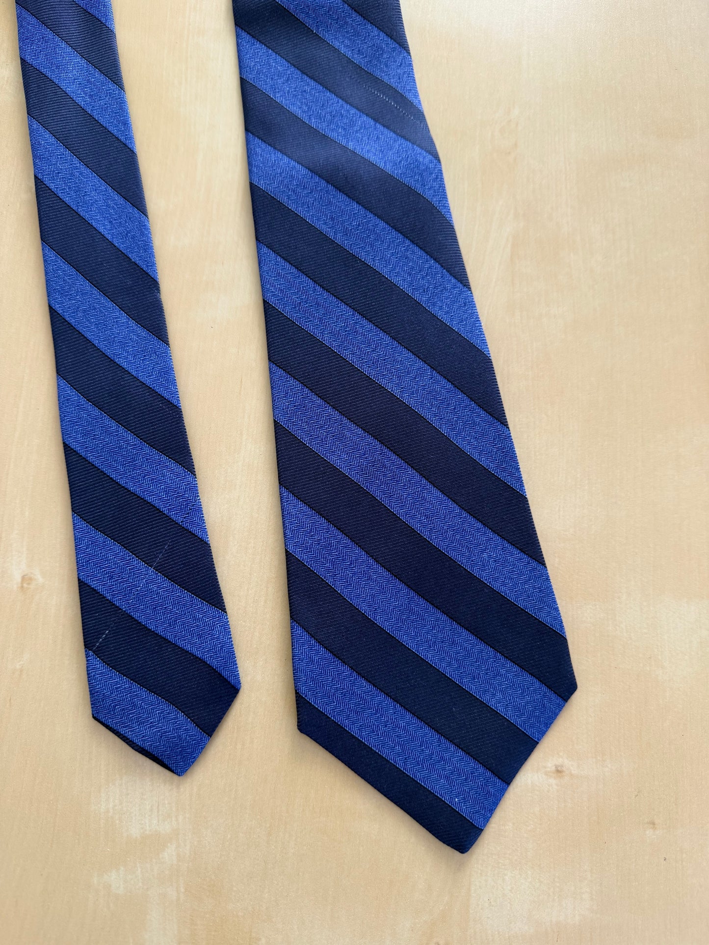 Cravatta Kiton 7 pieghe righe blu e navy