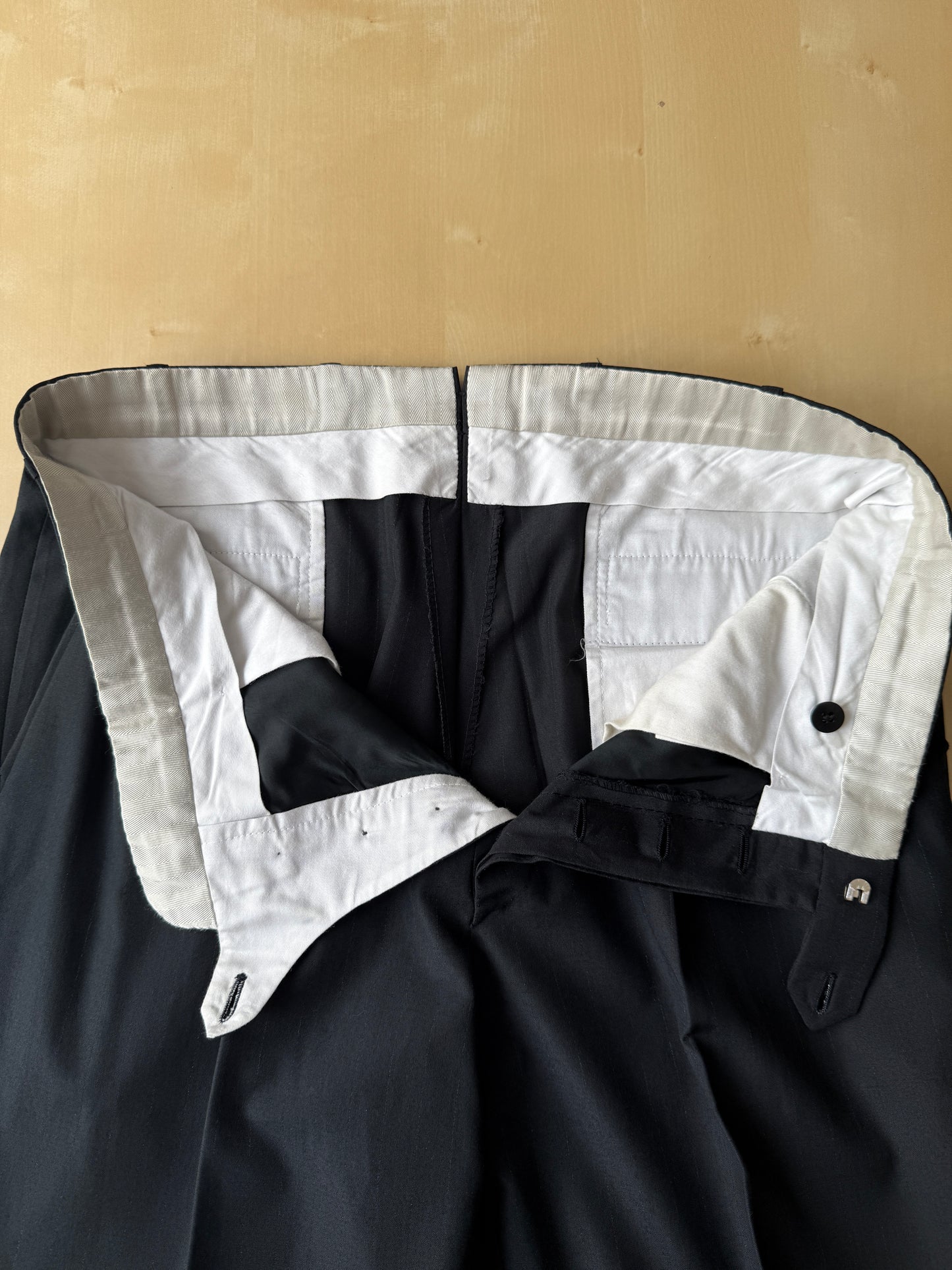 Completo Brioni estivo in seta e lana nero gessato - tg. 48