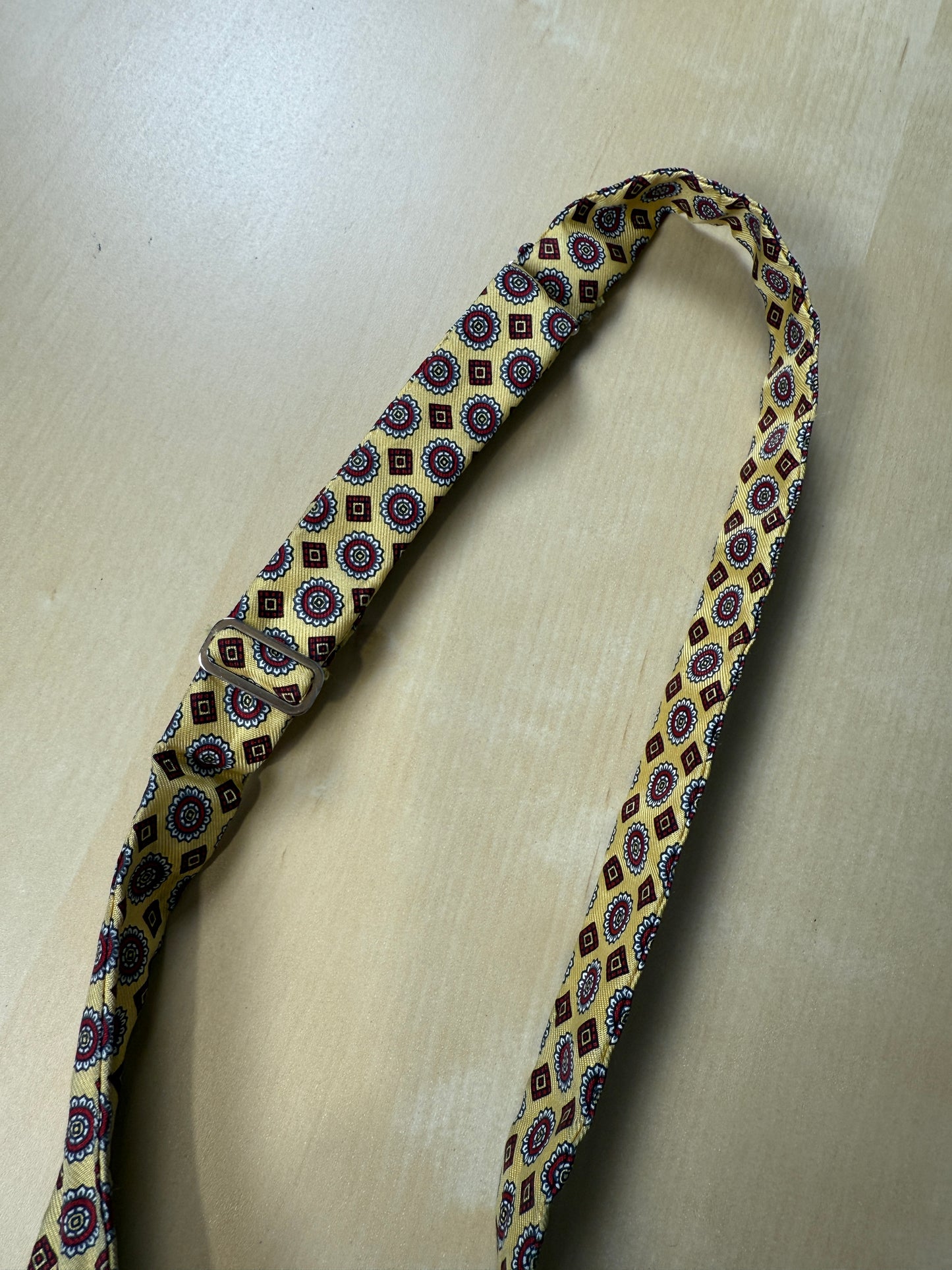 Papillon giallo micro fantasia rosso - collo >41