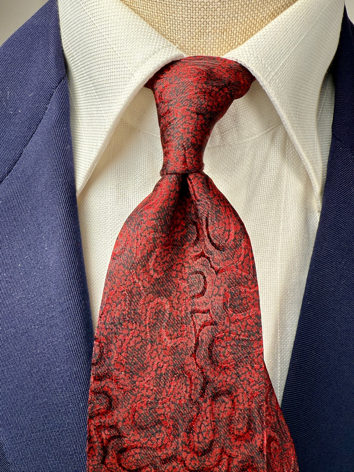 Cravatta Valentino nero e rosso jacquard