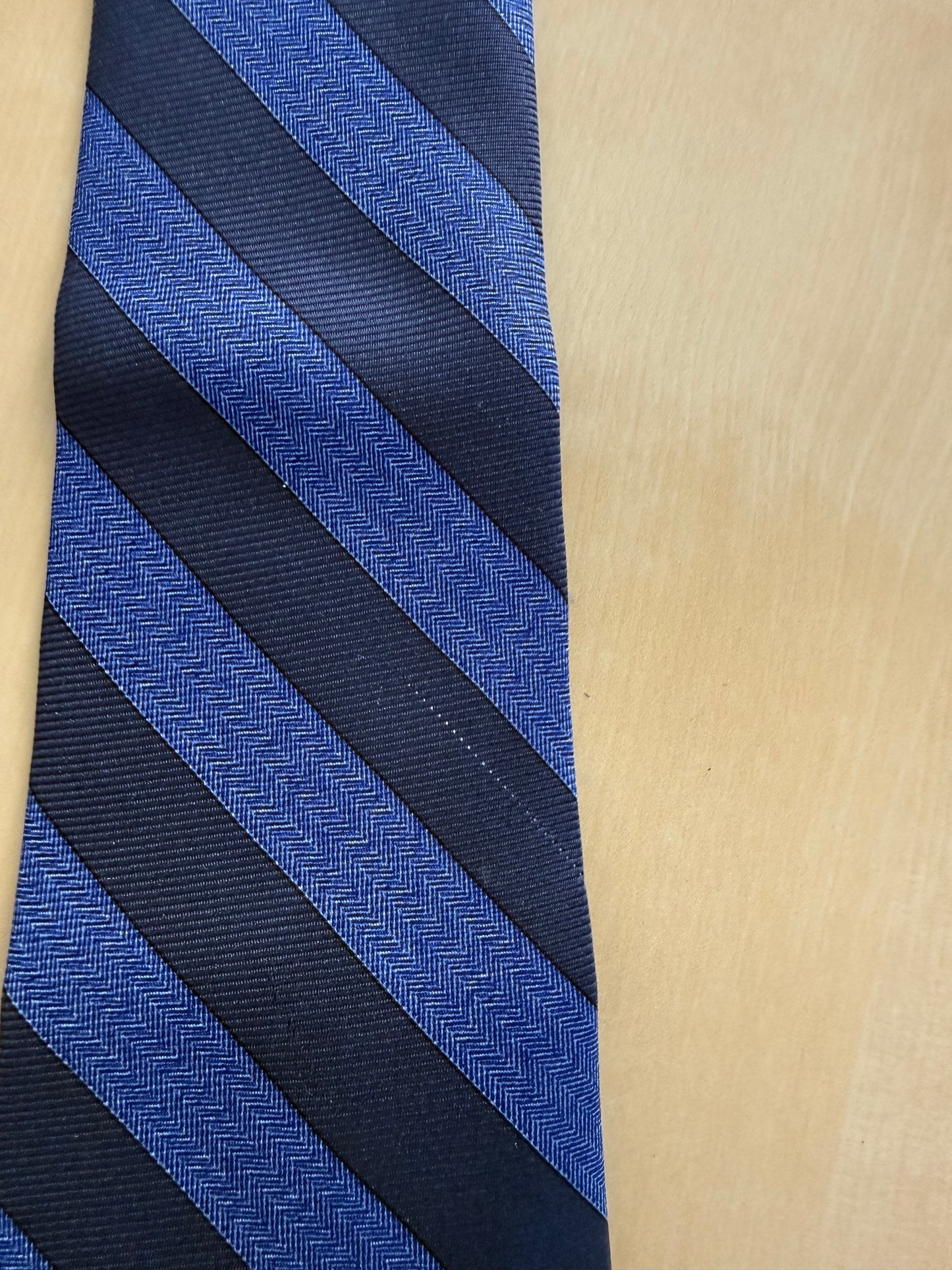 Cravatta Kiton 7 pieghe righe blu e navy