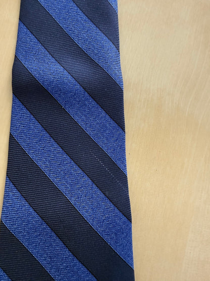Cravatta Kiton 7 pieghe righe blu e navy